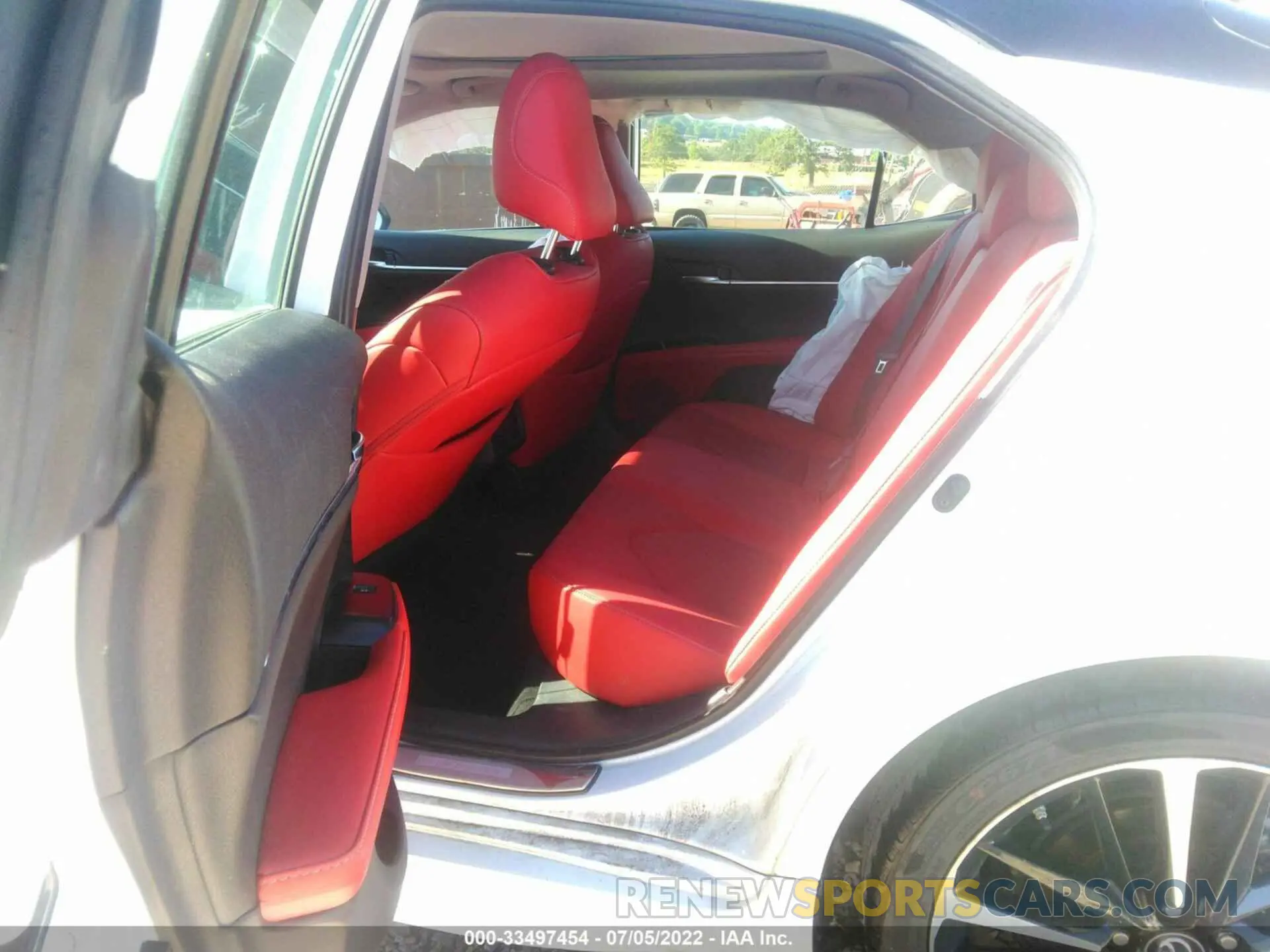 8 fotografías del automóvil dañado 4T1BZ1HKXKU031595 TOYOTA CAMRY 2019