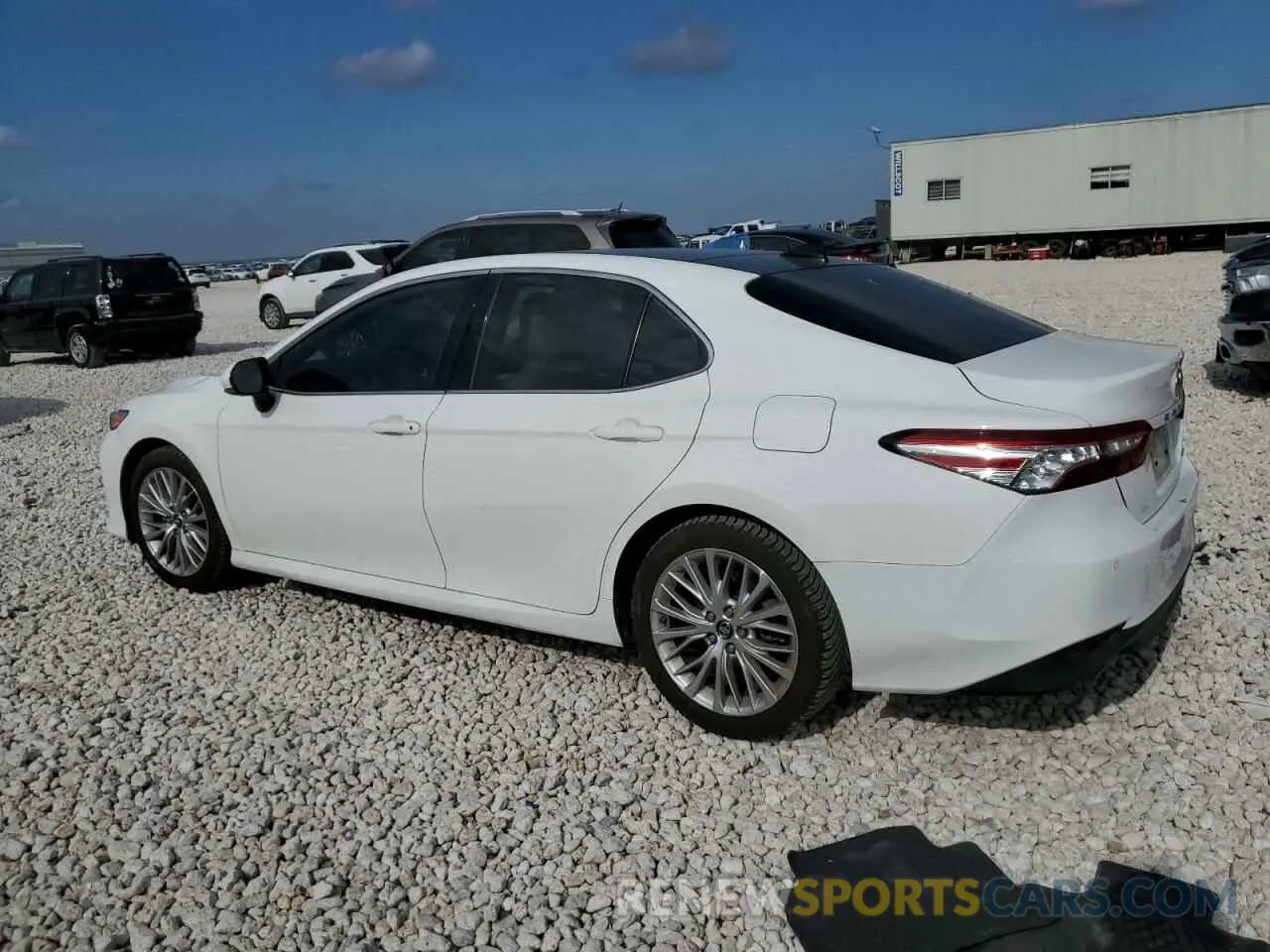 2 fotografías del automóvil dañado 4T1BZ1HKXKU507778 TOYOTA CAMRY 2019