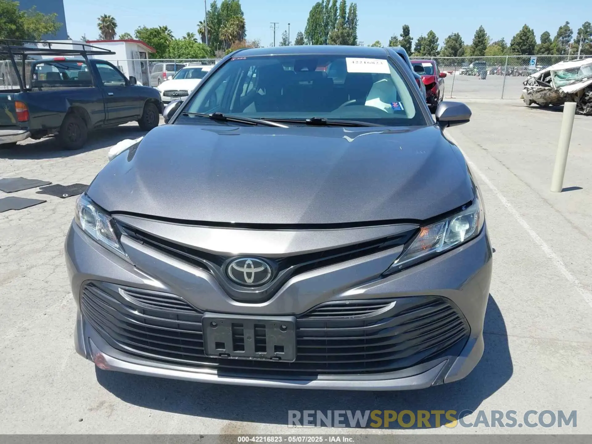 12 fotografías del automóvil dañado 4T1A11AKXLU882570 TOYOTA CAMRY 2020