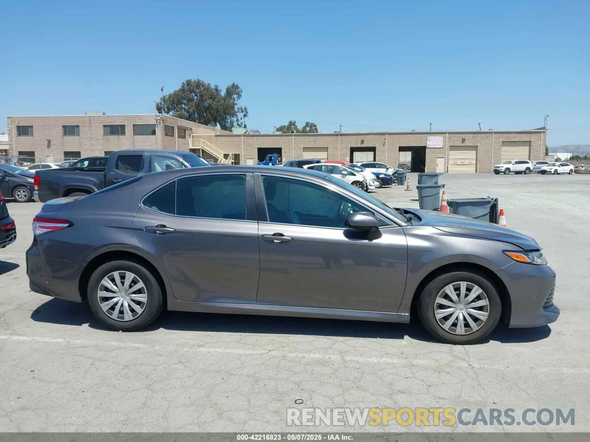 13 fotografías del automóvil dañado 4T1A11AKXLU882570 TOYOTA CAMRY 2020