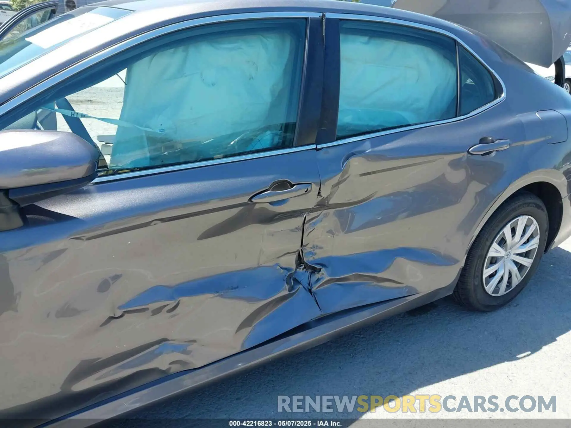 6 fotografías del automóvil dañado 4T1A11AKXLU882570 TOYOTA CAMRY 2020