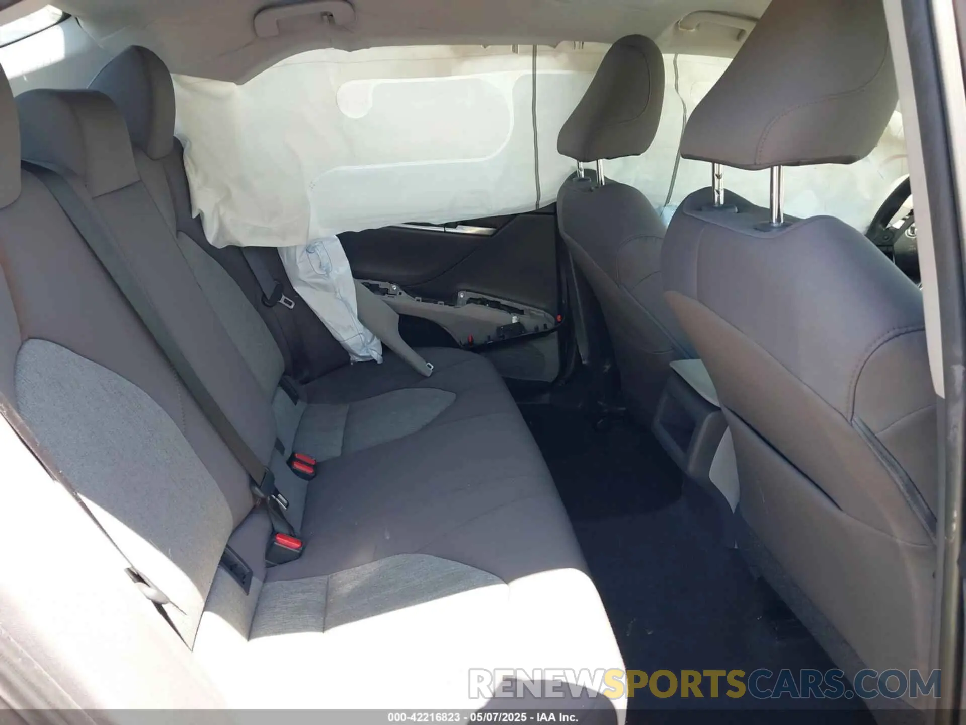 8 fotografías del automóvil dañado 4T1A11AKXLU882570 TOYOTA CAMRY 2020