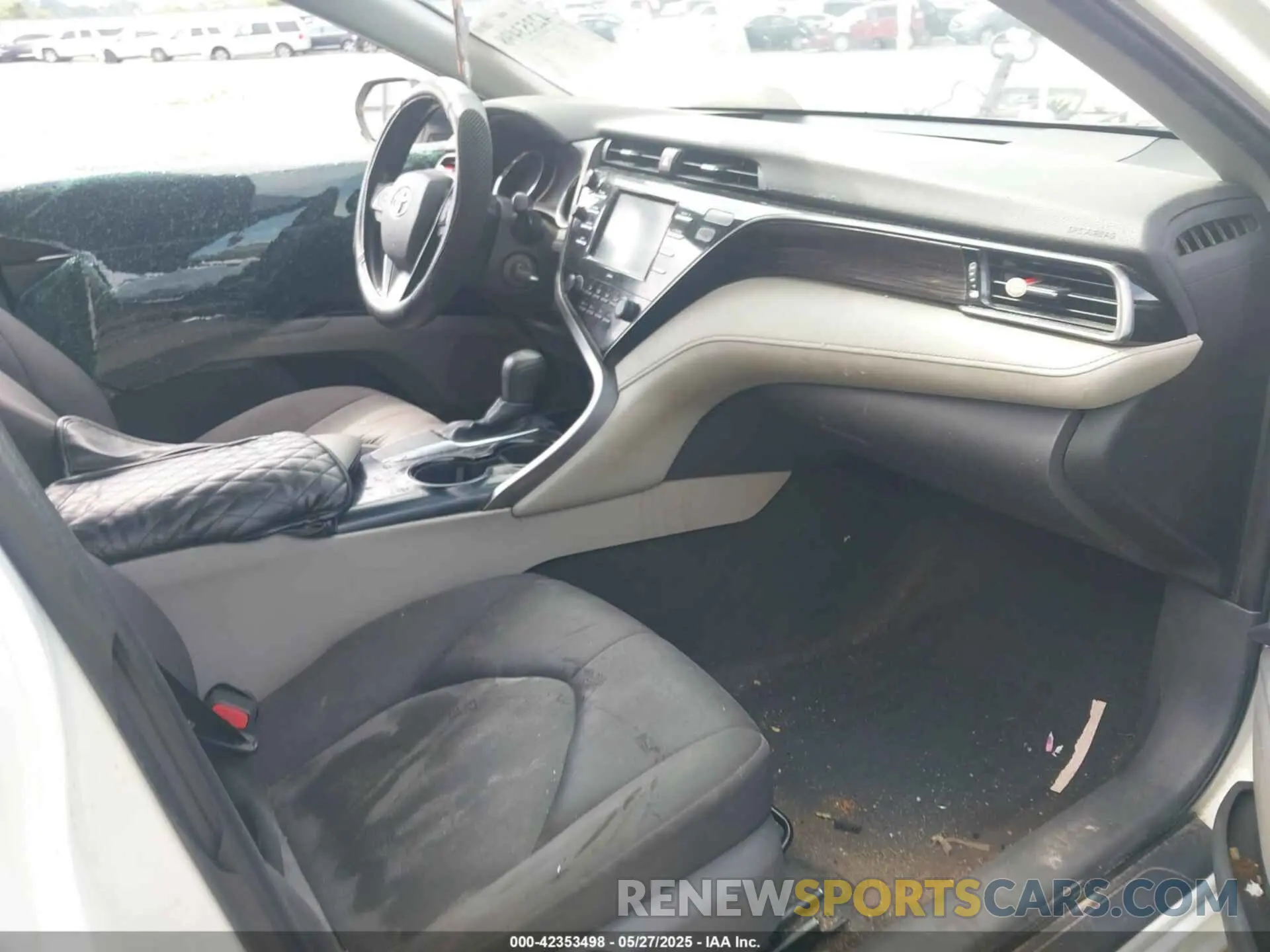 5 fotografías del automóvil dañado 4T1A11AKXLU959793 TOYOTA CAMRY 2020