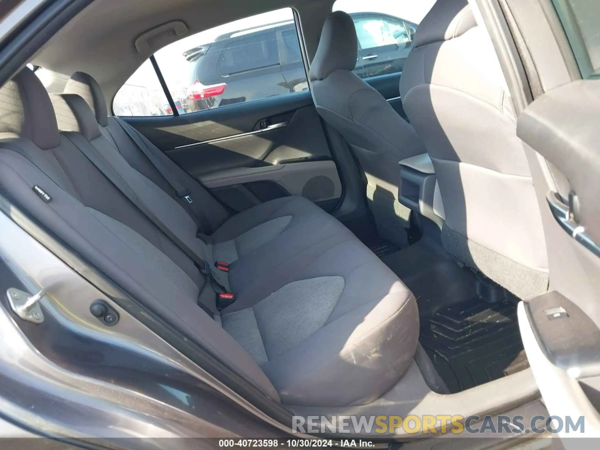 8 fotografías del automóvil dañado 4T1A11AKXLU978537 TOYOTA CAMRY 2020