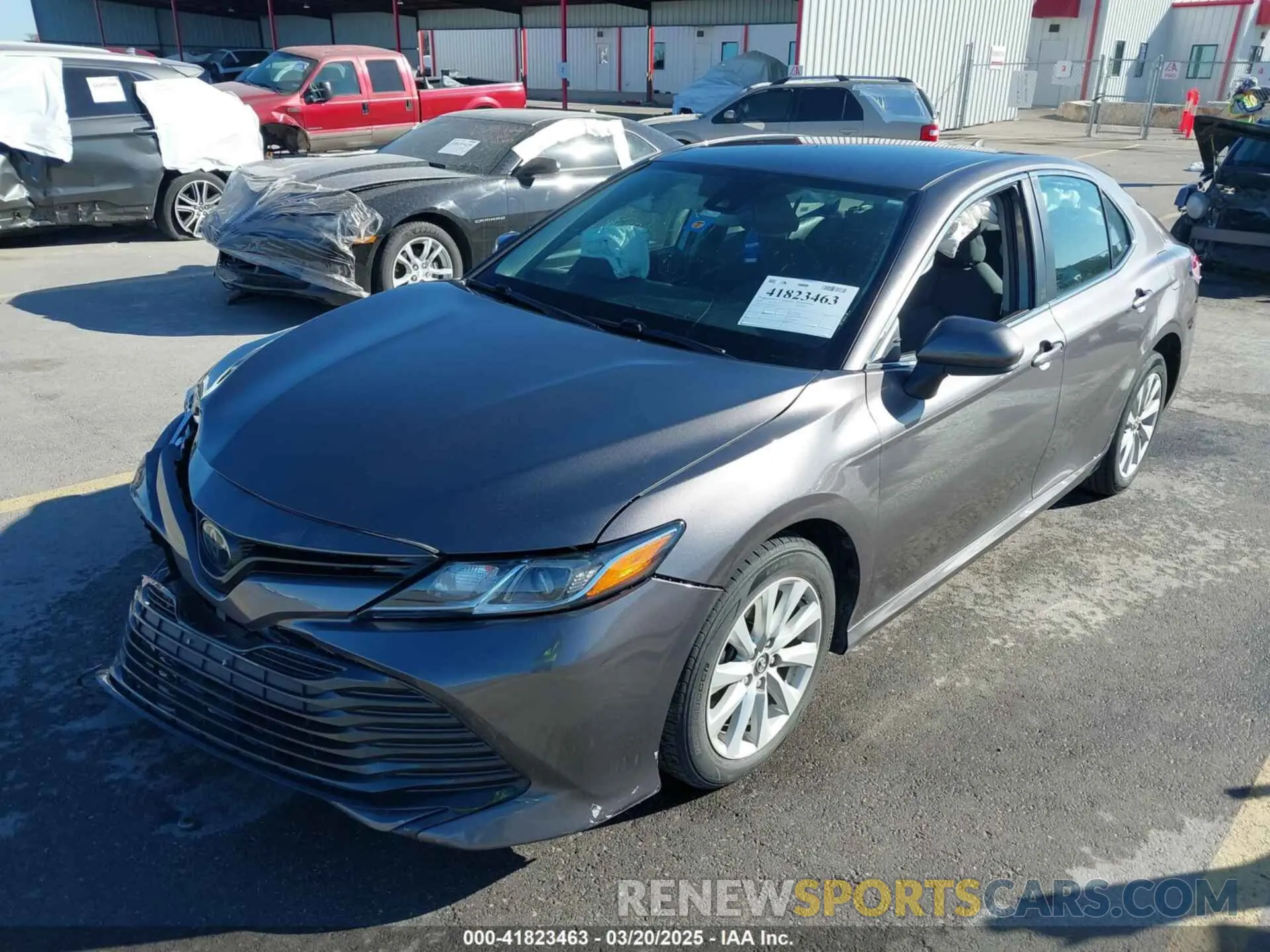2 fotografías del automóvil dañado 4T1C11AK0LU347370 TOYOTA CAMRY 2020