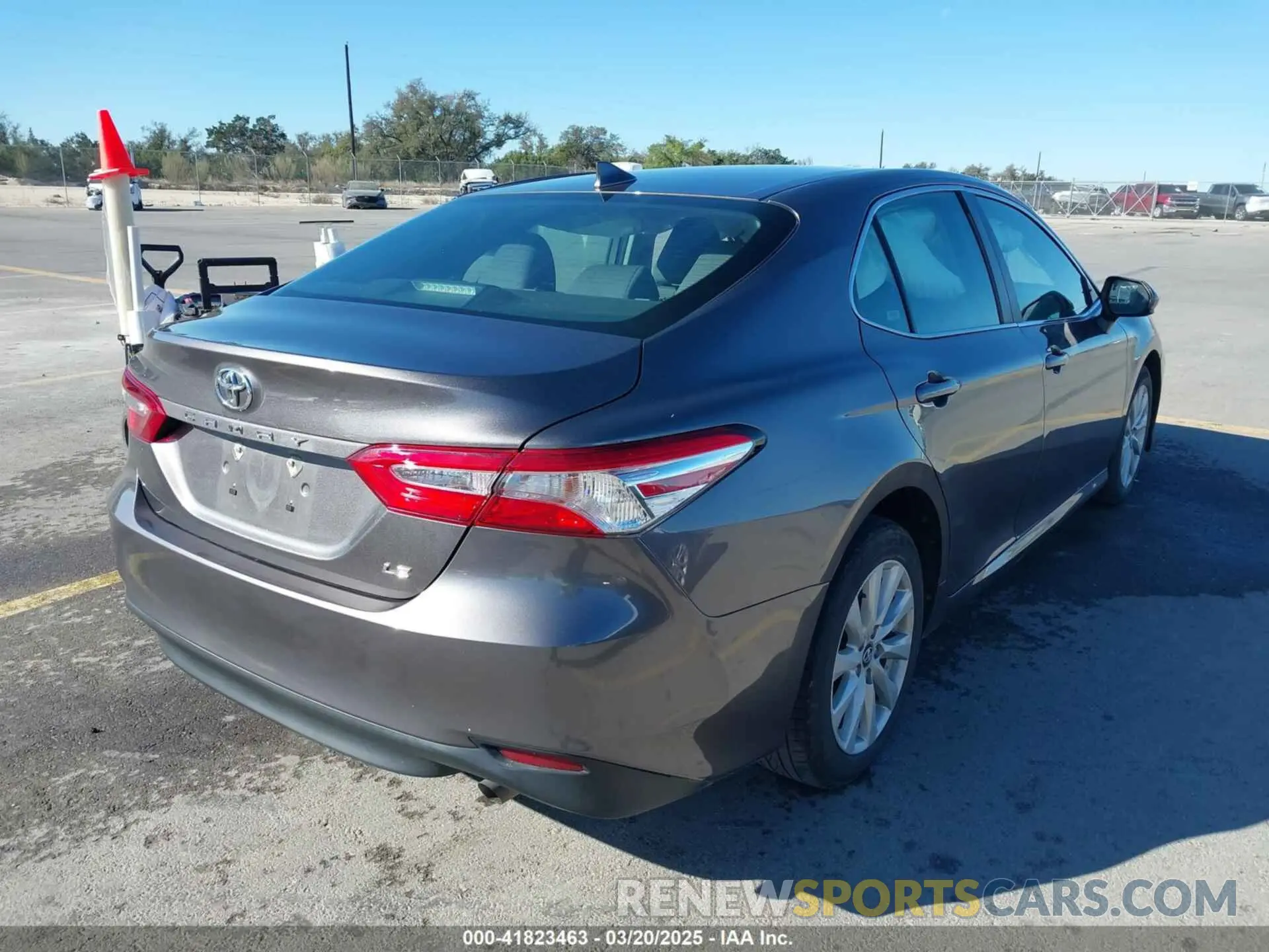 4 fotografías del automóvil dañado 4T1C11AK0LU347370 TOYOTA CAMRY 2020