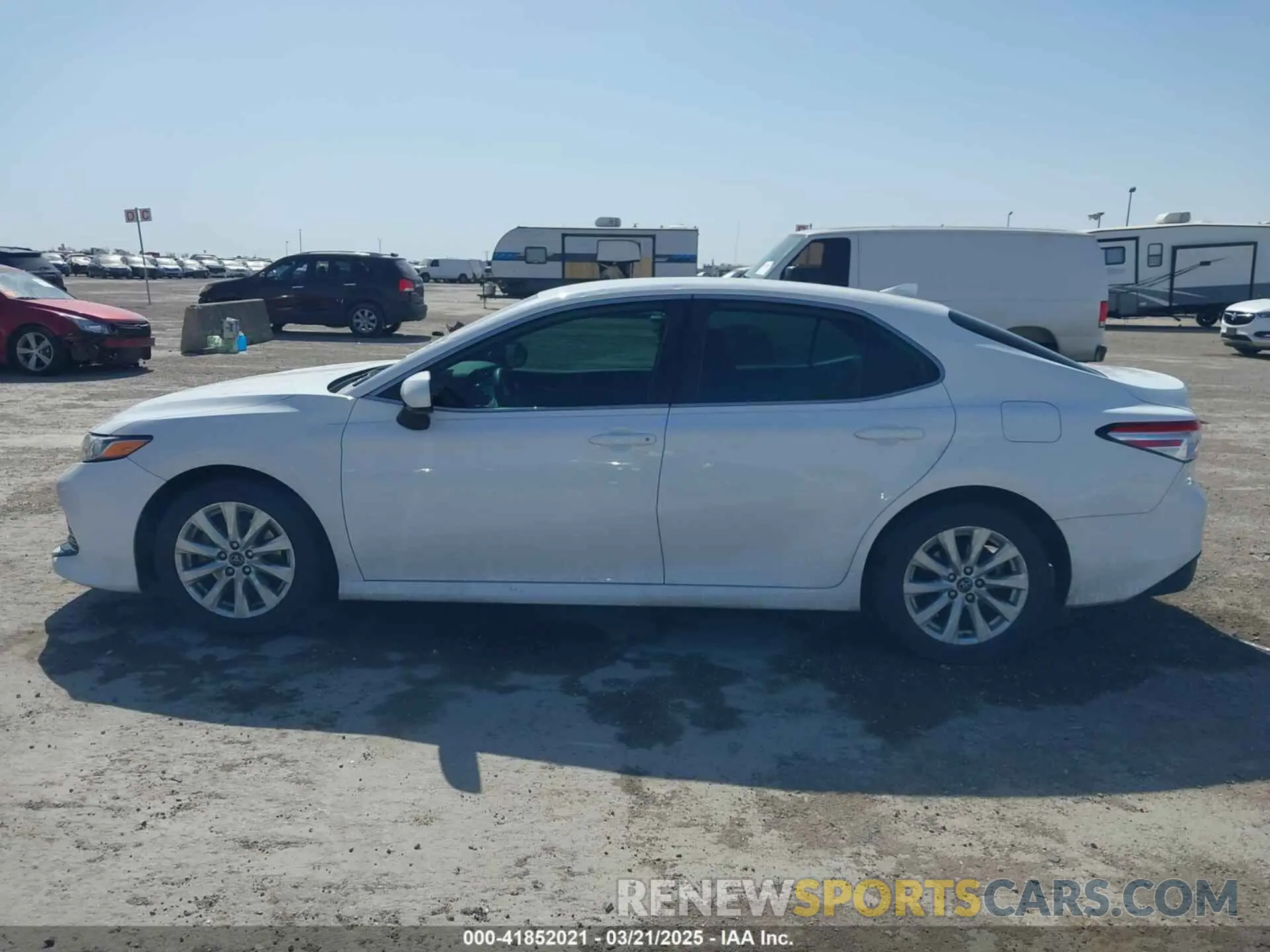 14 fotografías del automóvil dañado 4T1C11AK0LU925824 TOYOTA CAMRY 2020