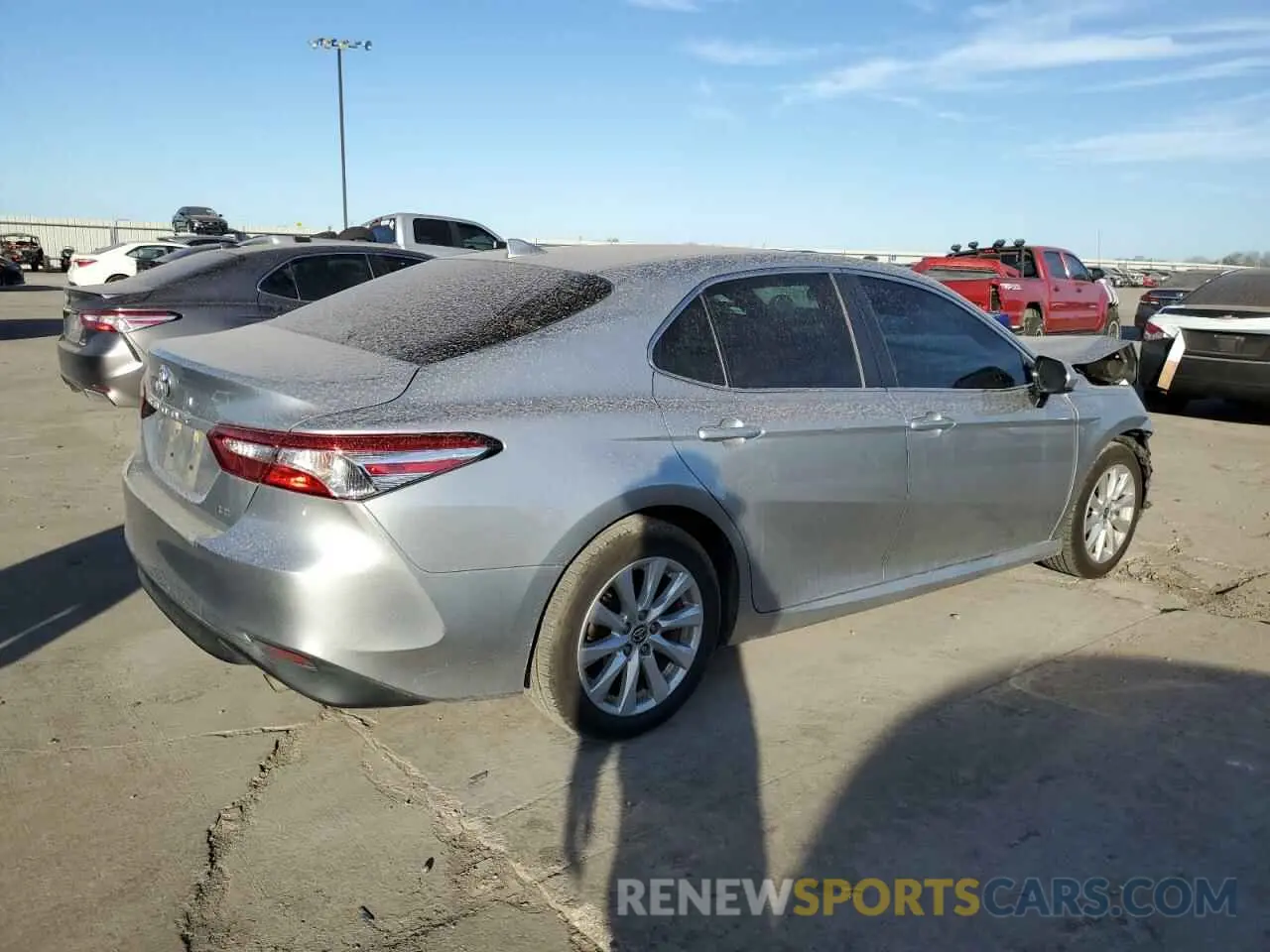 3 fotografías del automóvil dañado 4T1C11AK0LU963716 TOYOTA CAMRY 2020