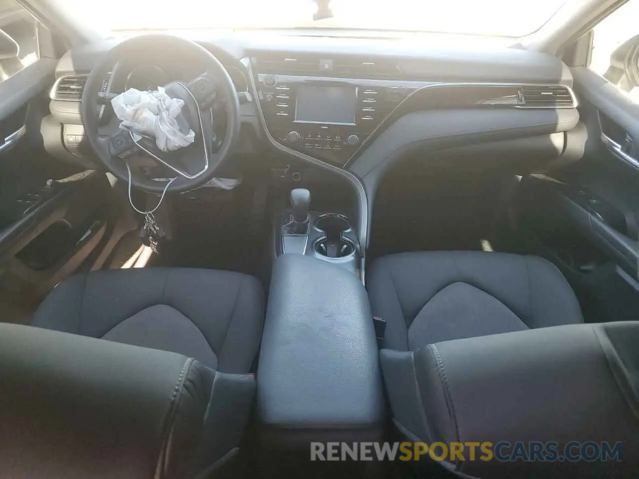 8 fotografías del automóvil dañado 4T1C11AK0LU989281 TOYOTA CAMRY 2020