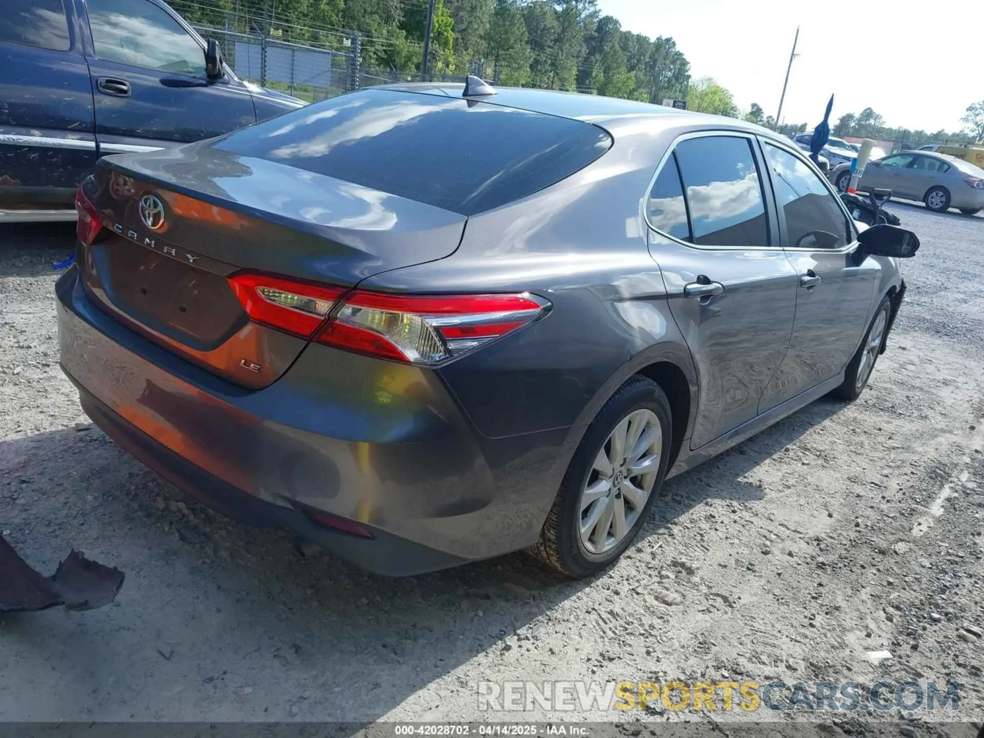 4 fotografías del automóvil dañado 4T1C11AK0LU990172 TOYOTA CAMRY 2020