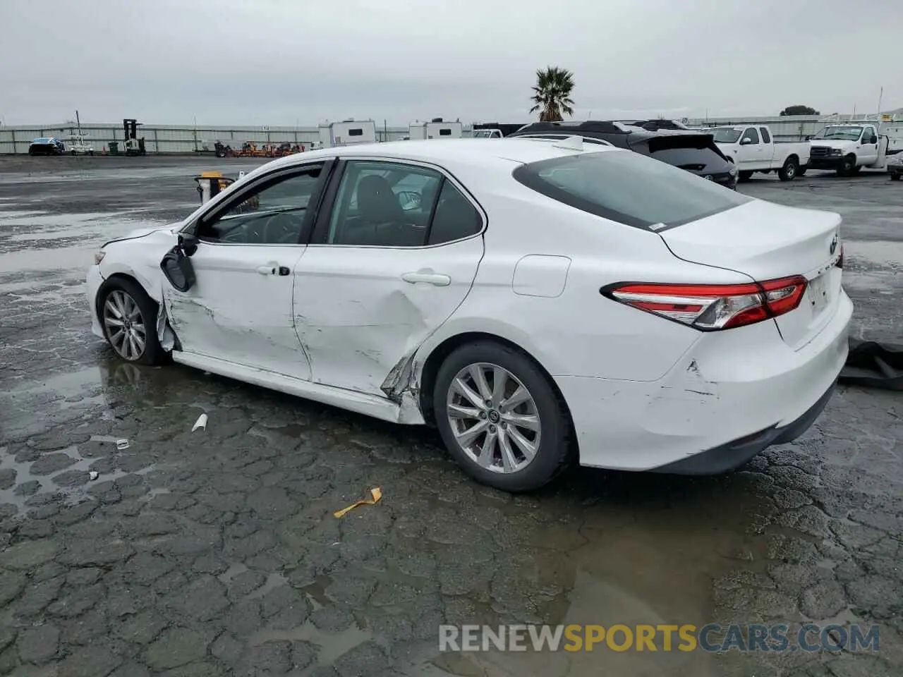 2 fotografías del automóvil dañado 4T1C11AK1LU334272 TOYOTA CAMRY 2020