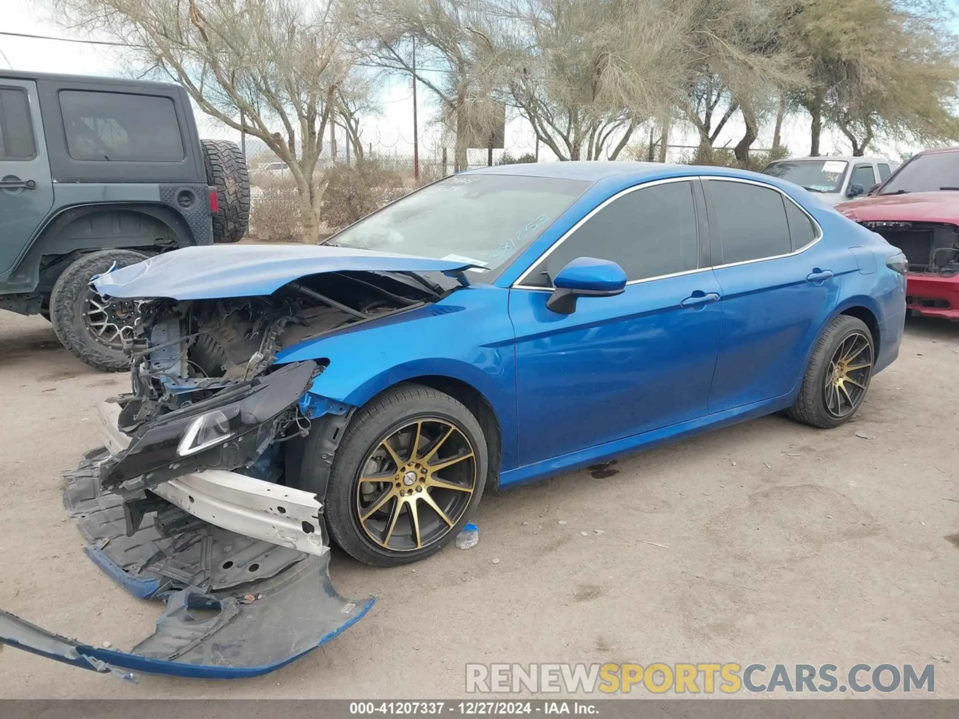 2 fotografías del automóvil dañado 4T1C11AK1LU381253 TOYOTA CAMRY 2020