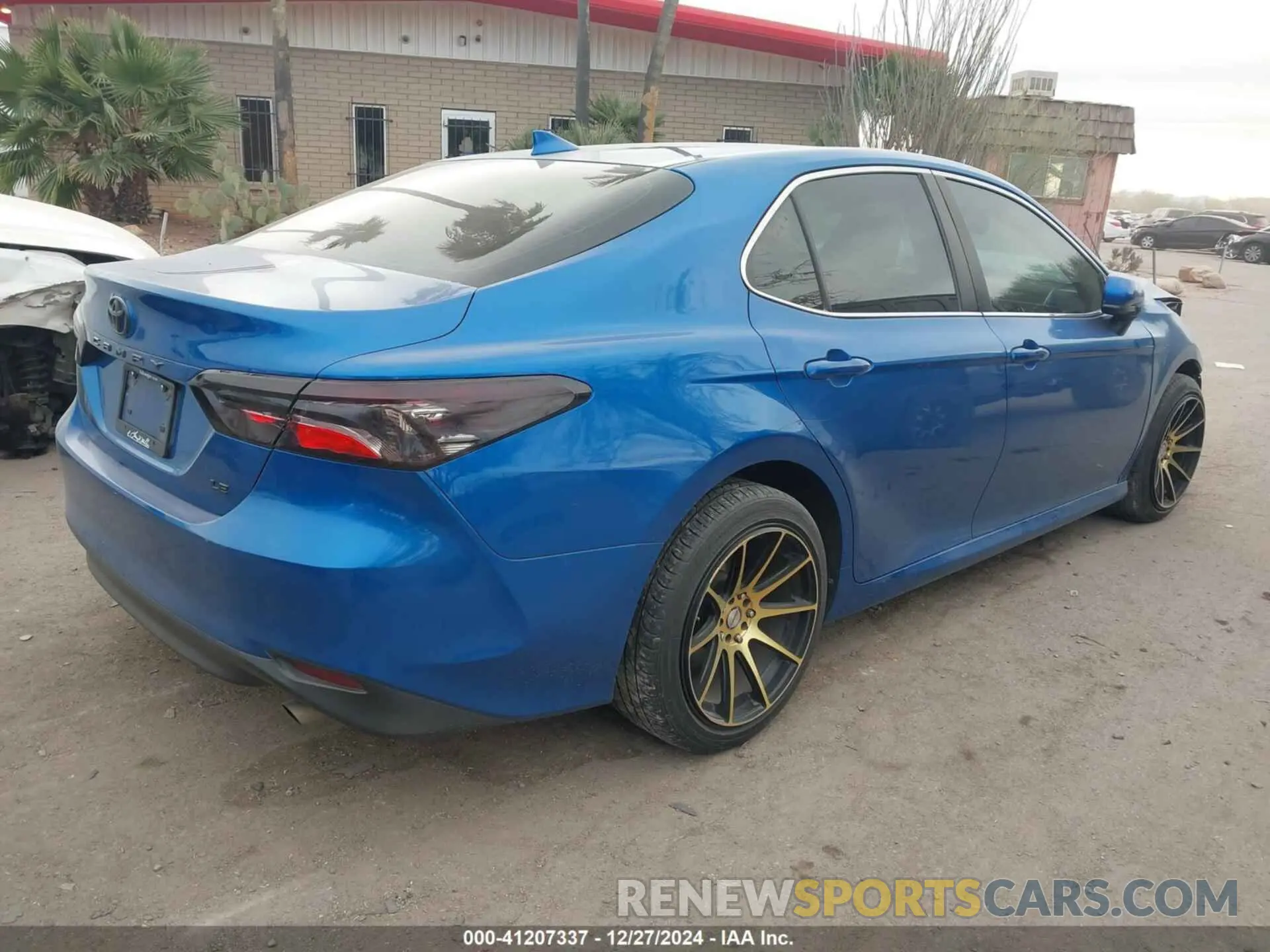 4 fotografías del automóvil dañado 4T1C11AK1LU381253 TOYOTA CAMRY 2020