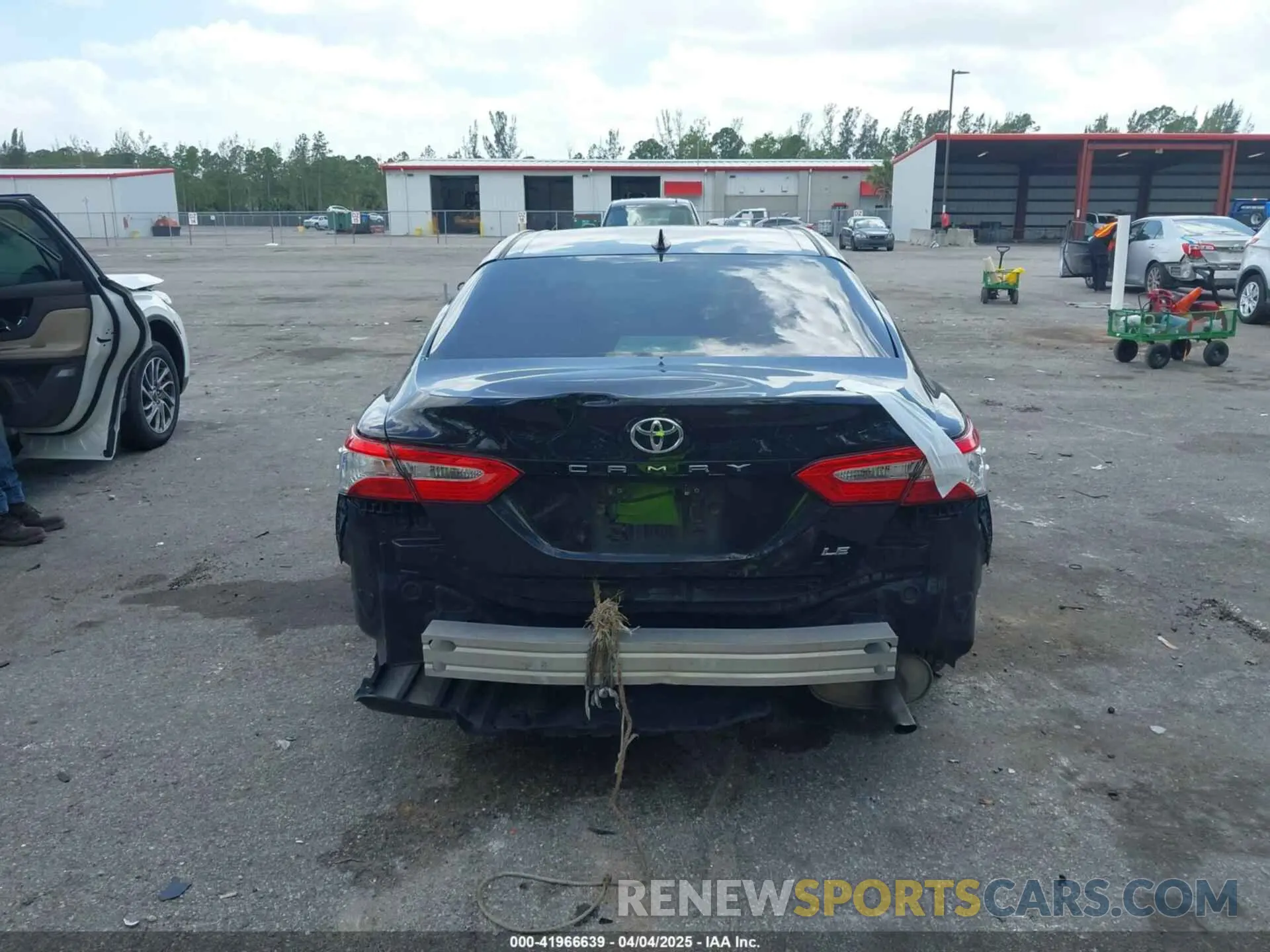 15 fotografías del automóvil dañado 4T1C11AK1LU986972 TOYOTA CAMRY 2020
