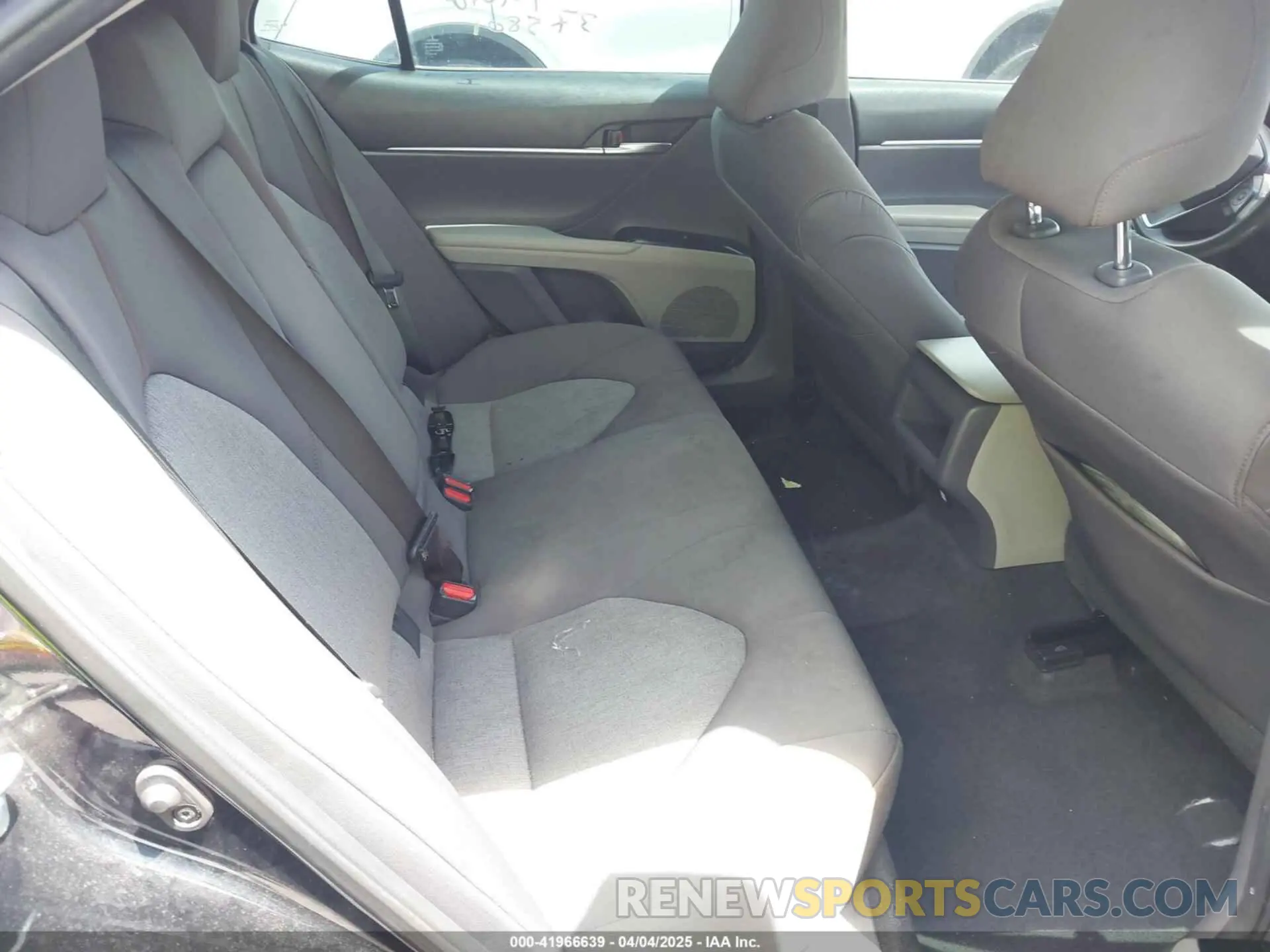 8 fotografías del automóvil dañado 4T1C11AK1LU986972 TOYOTA CAMRY 2020