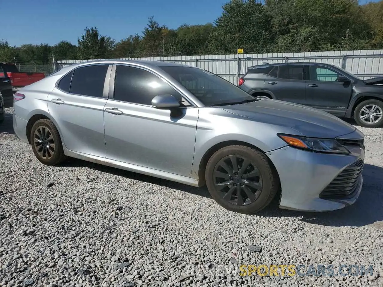 4 fotografías del automóvil dañado 4T1C11AK2LU330313 TOYOTA CAMRY 2020