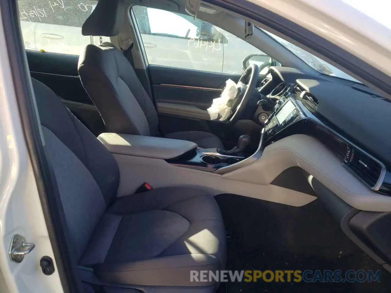 5 fotografías del automóvil dañado 4T1C11AK2LU359942 TOYOTA CAMRY 2020
