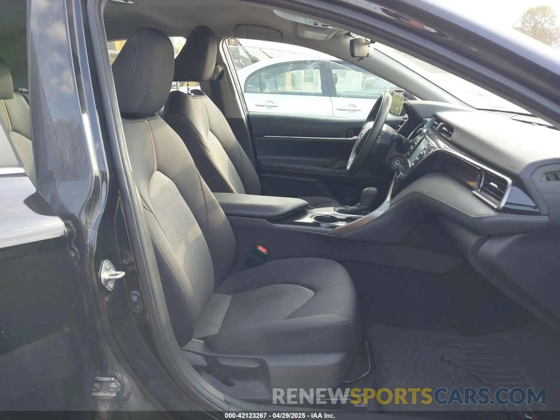 5 fotografías del automóvil dañado 4T1C11AK2LU393699 TOYOTA CAMRY 2020