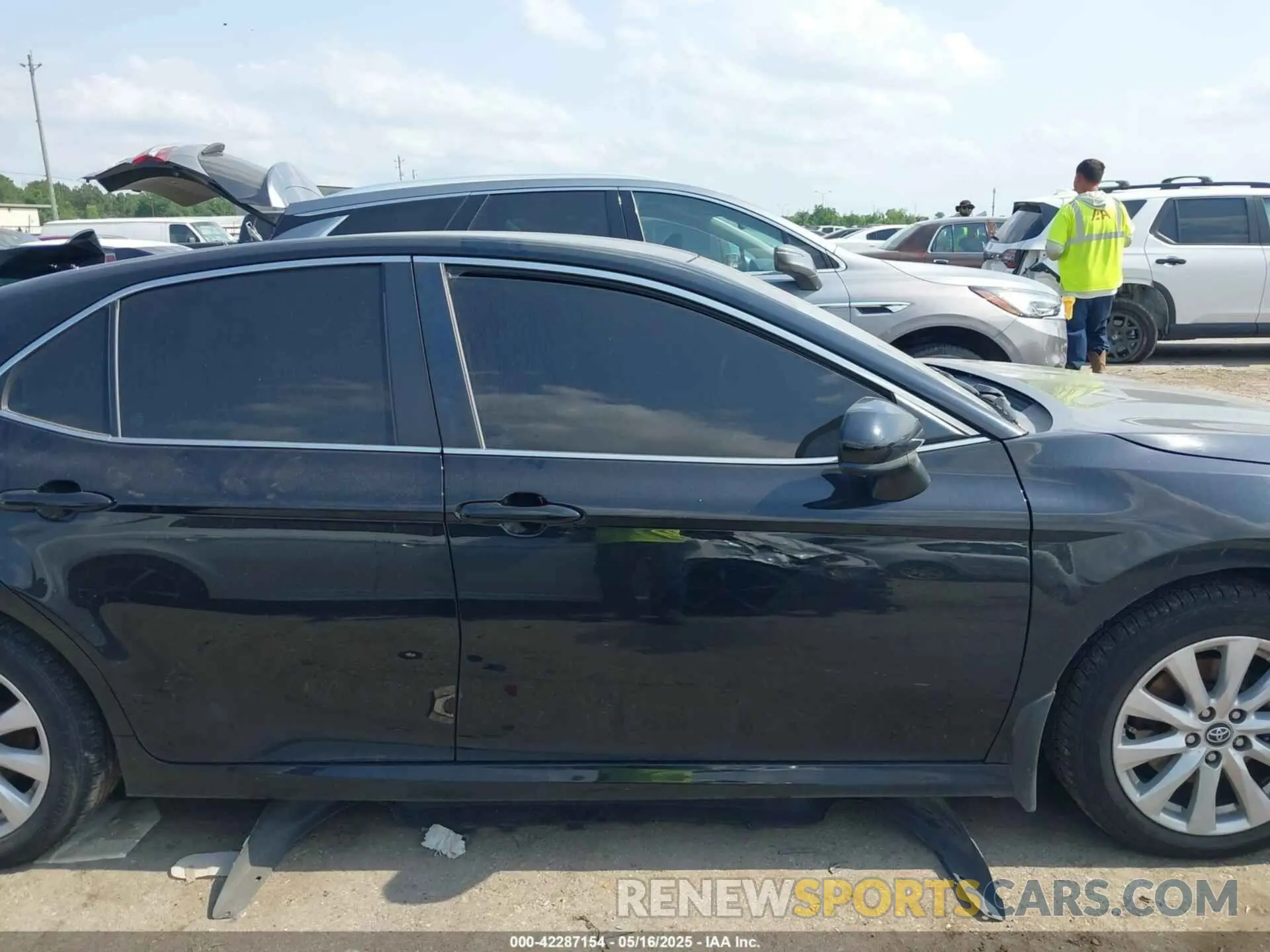 14 fotografías del automóvil dañado 4T1C11AK2LU873340 TOYOTA CAMRY 2020