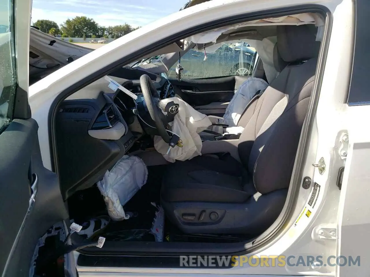 5 fotografías del automóvil dañado 4T1C11AK2LU874228 TOYOTA CAMRY 2020