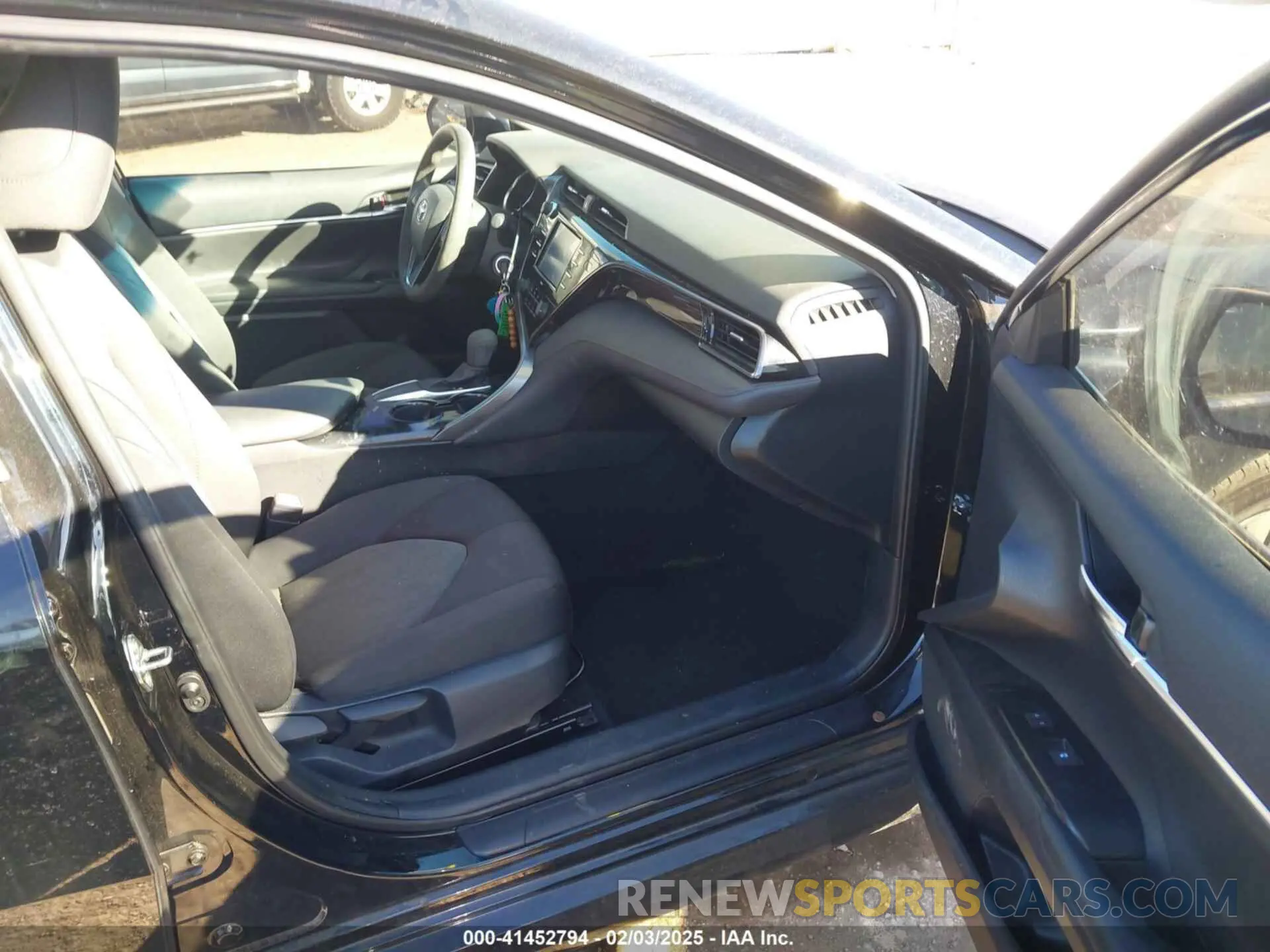 5 fotografías del automóvil dañado 4T1C11AK2LU945167 TOYOTA CAMRY 2020