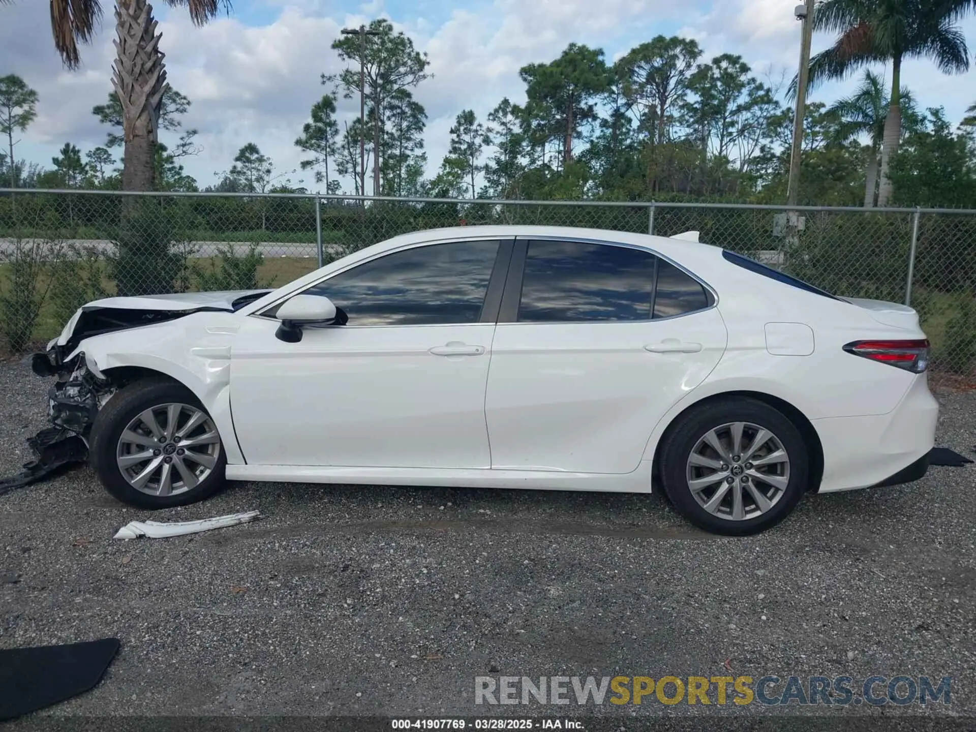 14 fotografías del automóvil dañado 4T1C11AK2LU950854 TOYOTA CAMRY 2020