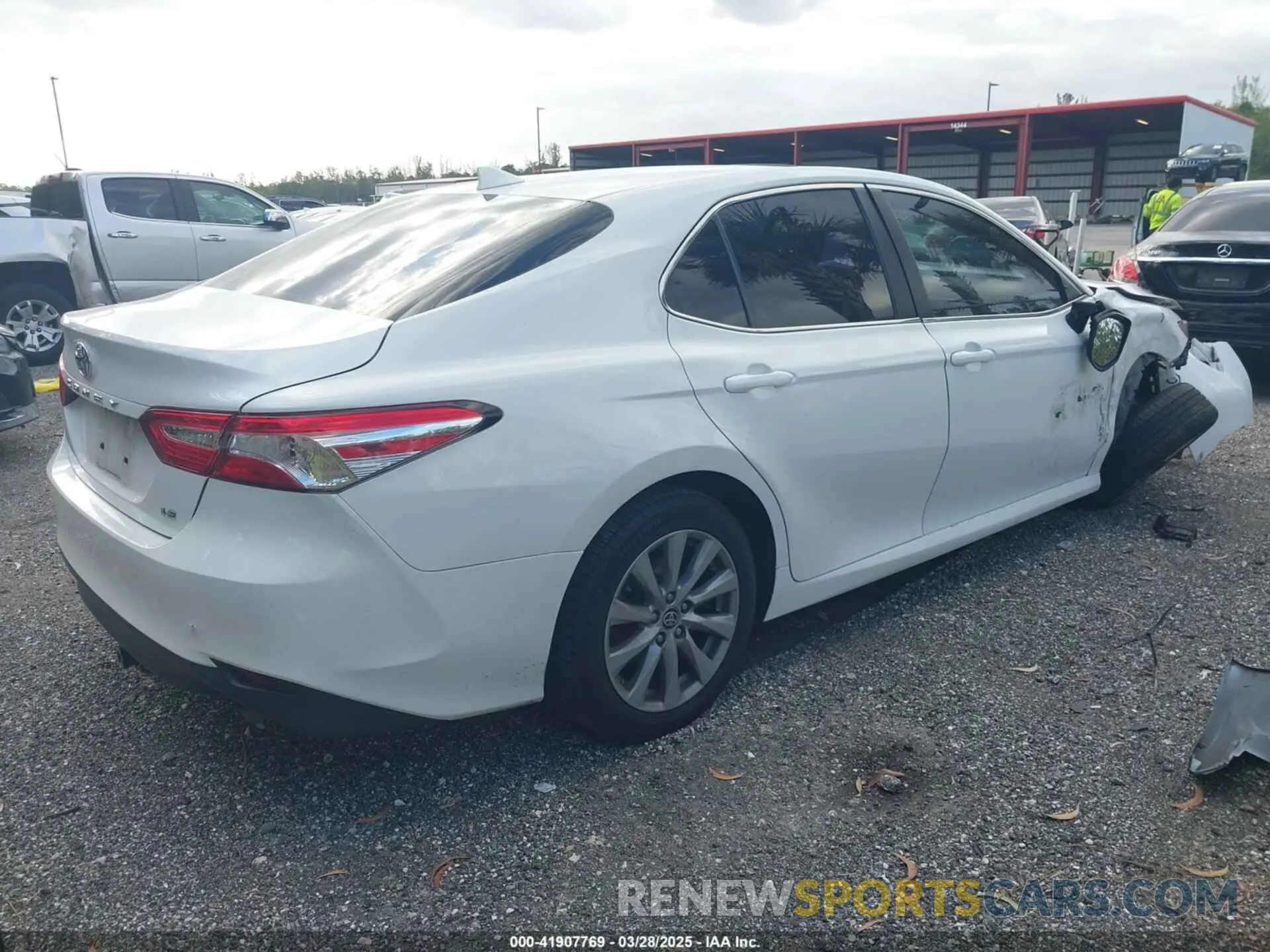 4 fotografías del automóvil dañado 4T1C11AK2LU950854 TOYOTA CAMRY 2020