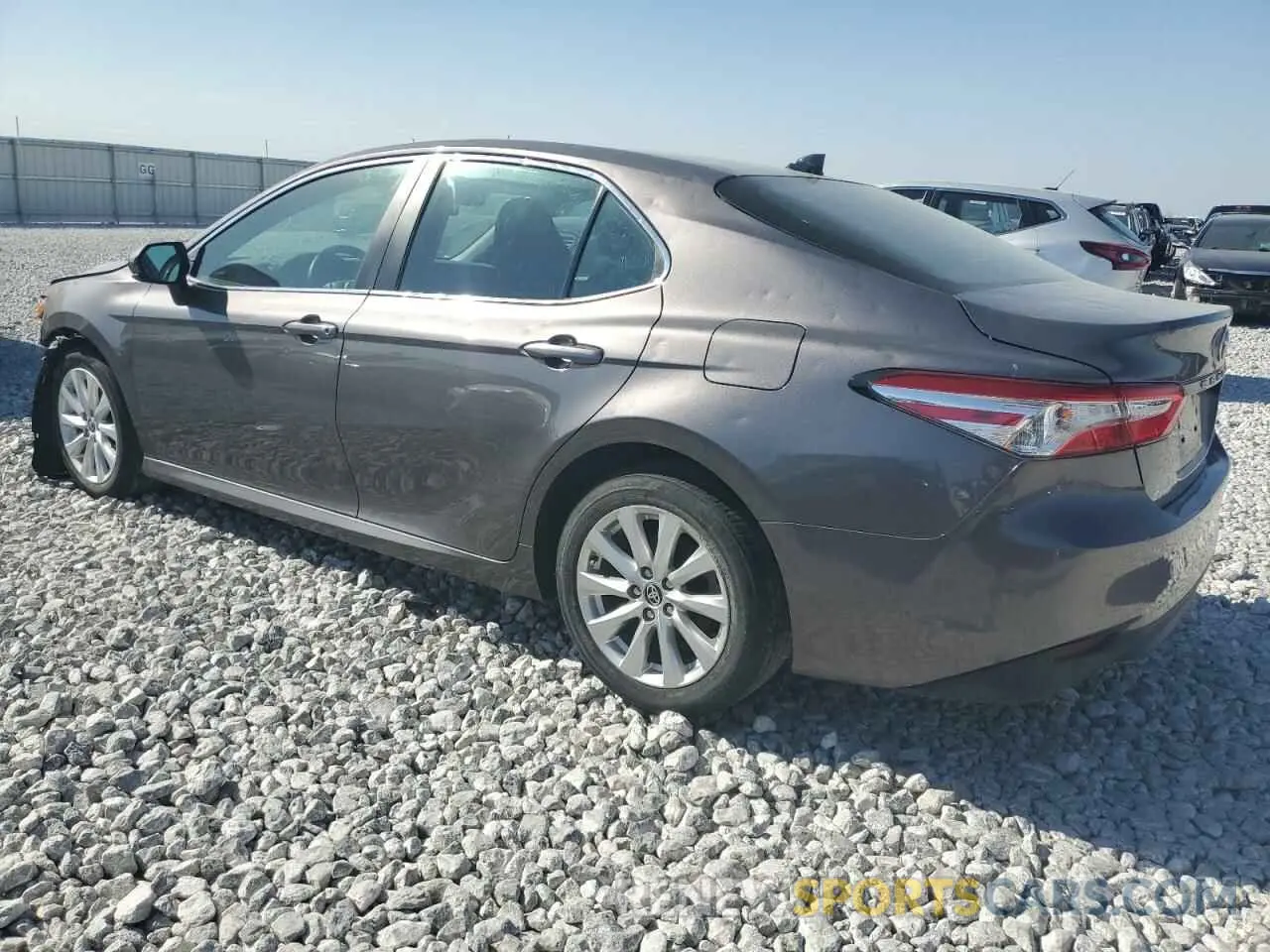 2 fotografías del automóvil dañado 4T1C11AK2LU975561 TOYOTA CAMRY 2020