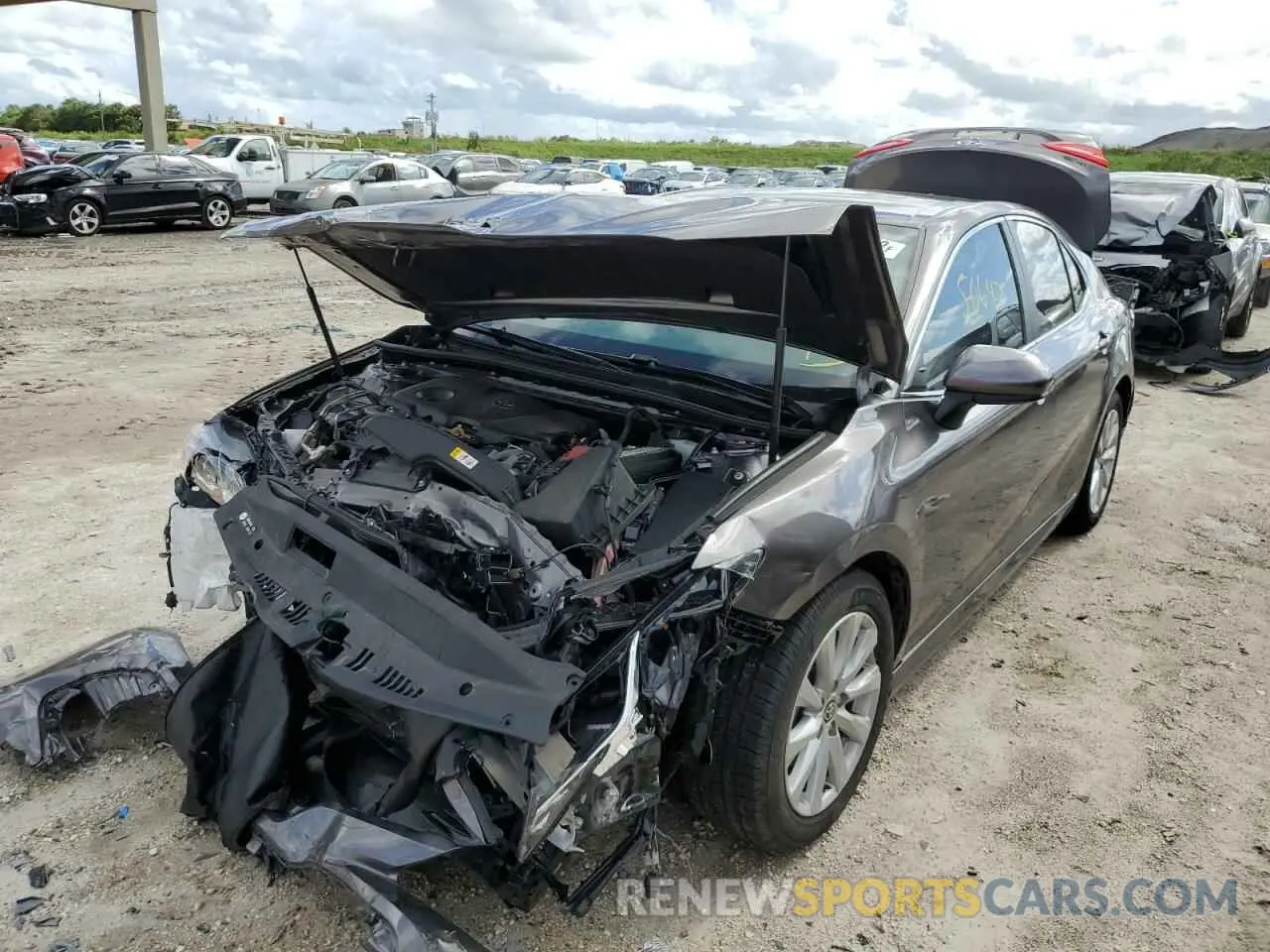2 fotografías del automóvil dañado 4T1C11AK2LU980310 TOYOTA CAMRY 2020