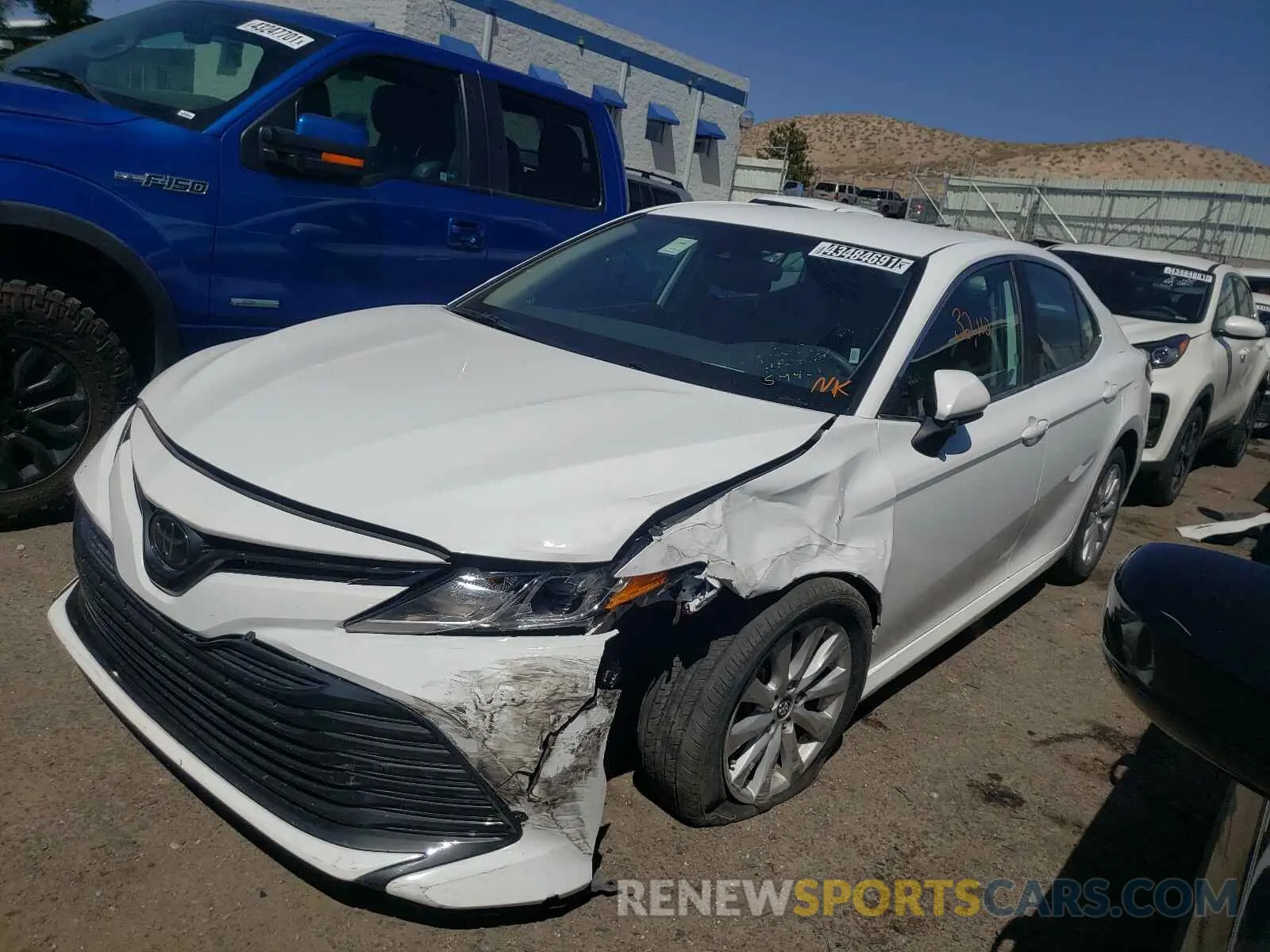 2 fotografías del automóvil dañado 4T1C11AK3LU346360 TOYOTA CAMRY 2020