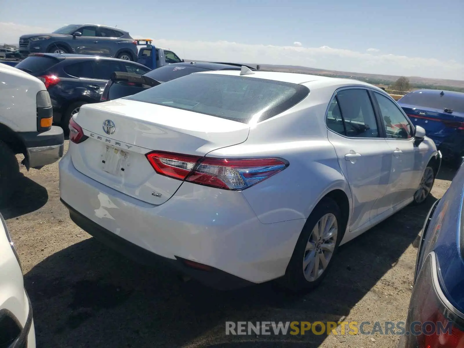 4 fotografías del automóvil dañado 4T1C11AK3LU346360 TOYOTA CAMRY 2020