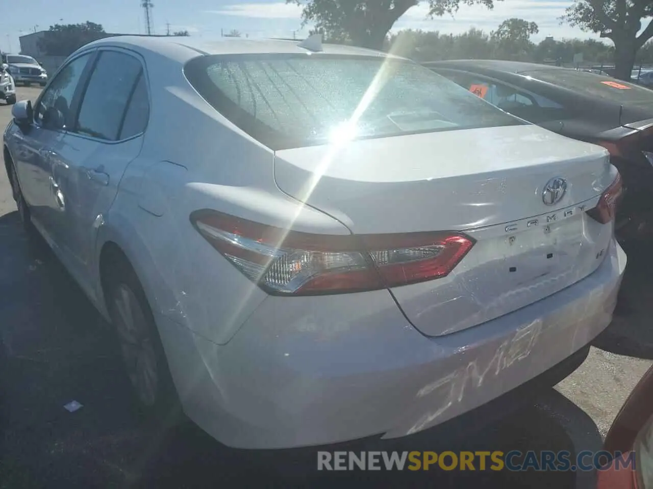 3 fotografías del automóvil dañado 4T1C11AK3LU359478 TOYOTA CAMRY 2020