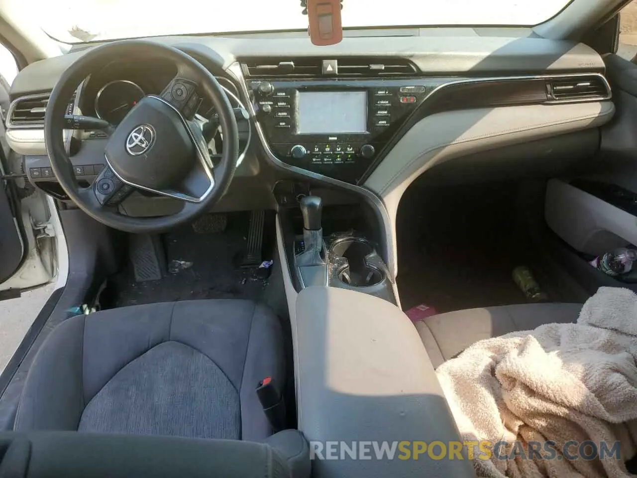 8 fotografías del automóvil dañado 4T1C11AK3LU362025 TOYOTA CAMRY 2020
