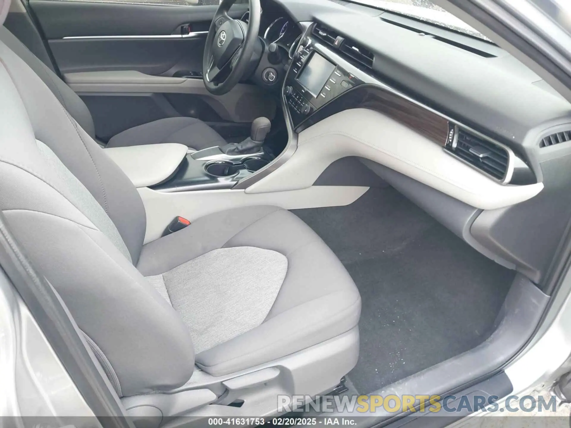 5 fotografías del automóvil dañado 4T1C11AK3LU366401 TOYOTA CAMRY 2020