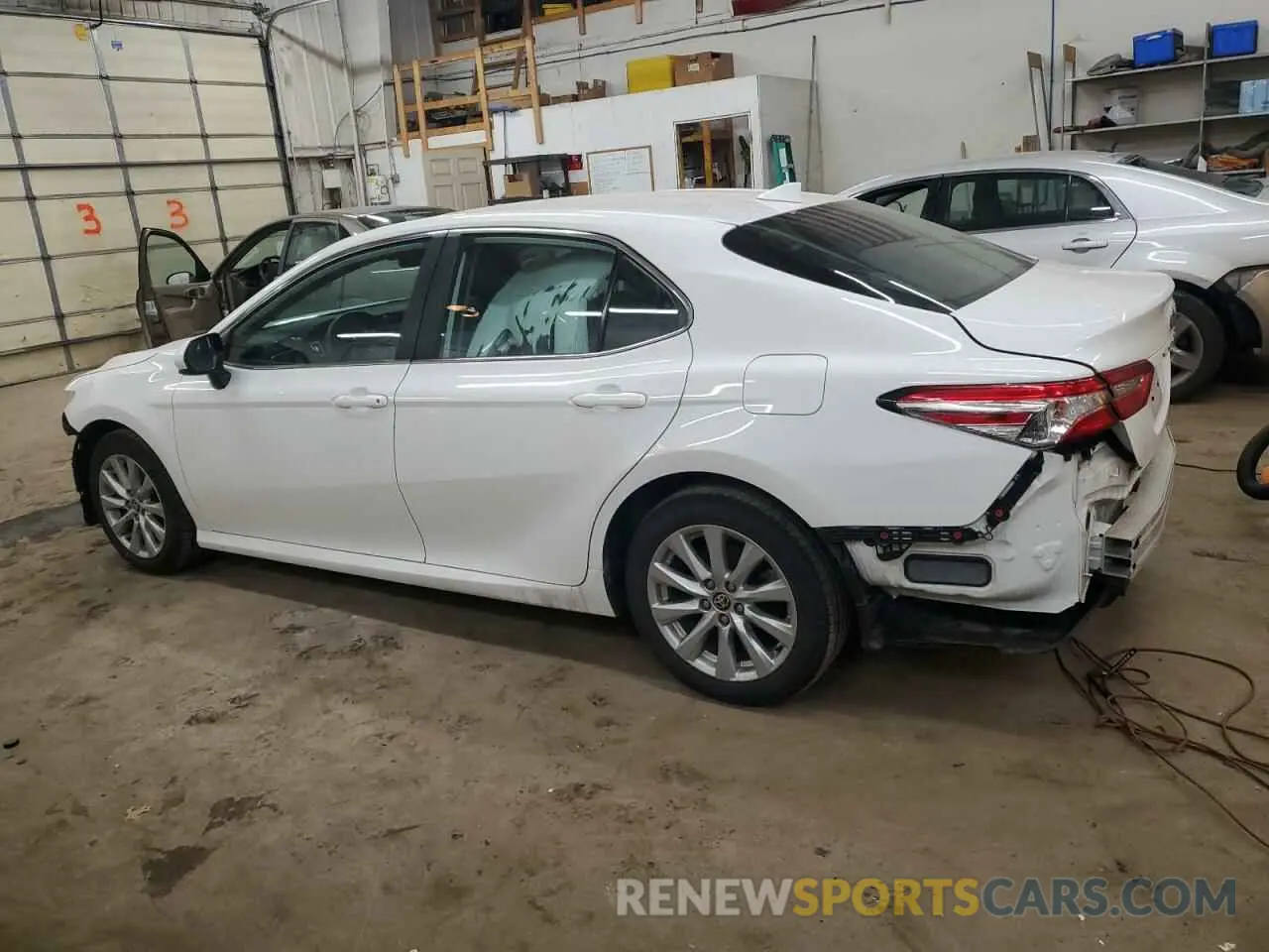 2 fotografías del automóvil dañado 4T1C11AK3LU368682 TOYOTA CAMRY 2020