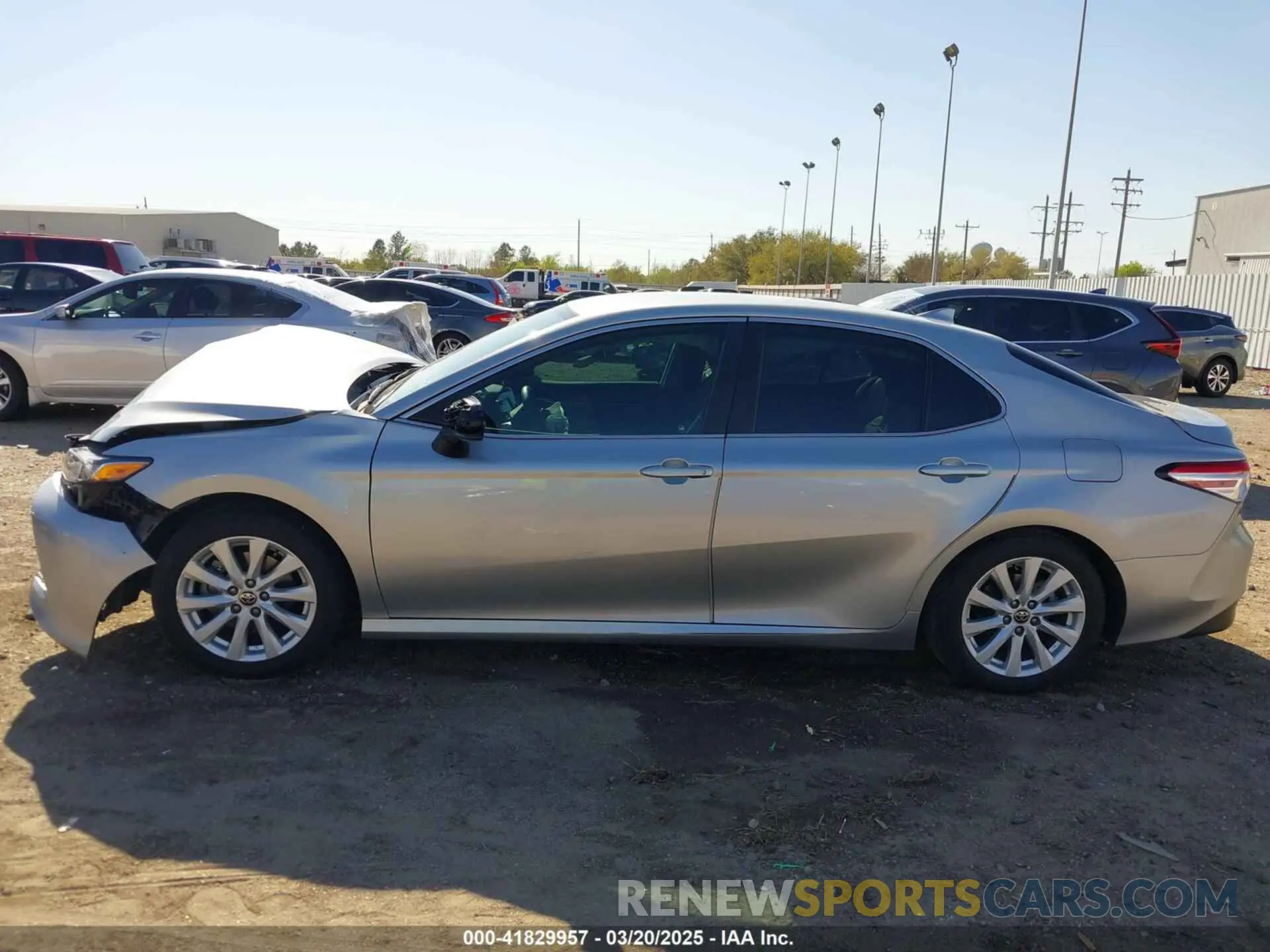 14 fotografías del automóvil dañado 4T1C11AK3LU397079 TOYOTA CAMRY 2020
