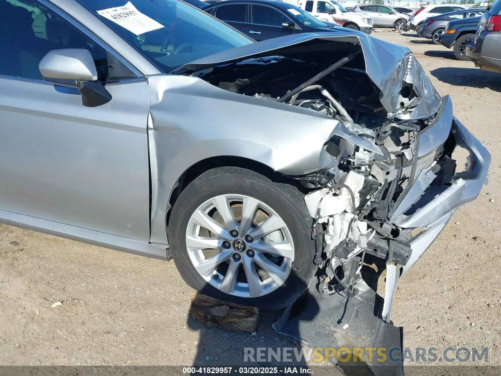 17 fotografías del automóvil dañado 4T1C11AK3LU397079 TOYOTA CAMRY 2020