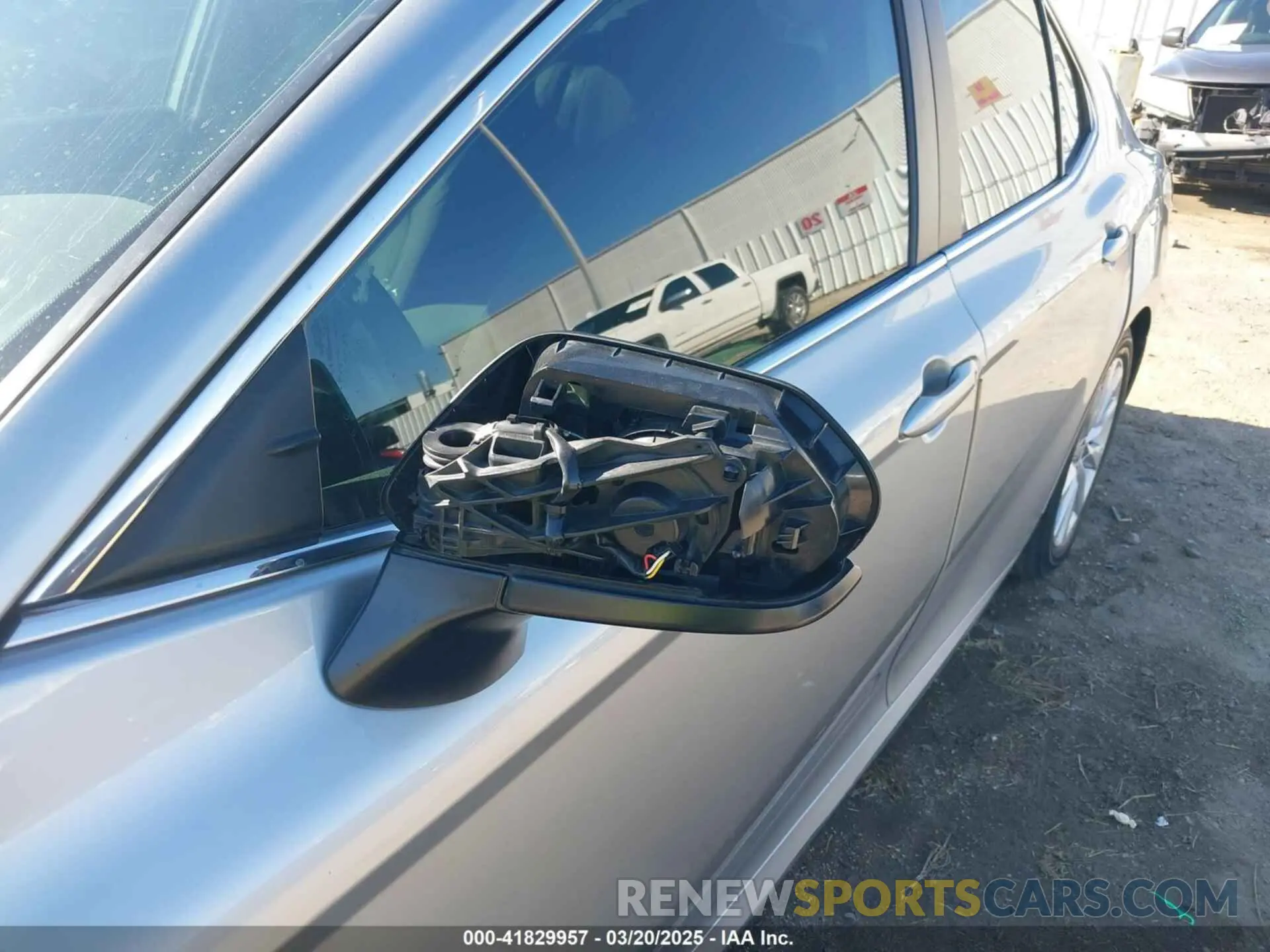 18 fotografías del automóvil dañado 4T1C11AK3LU397079 TOYOTA CAMRY 2020