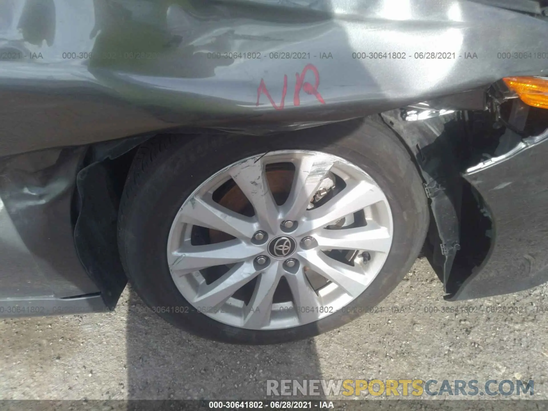 14 fotografías del automóvil dañado 4T1C11AK3LU400126 TOYOTA CAMRY 2020