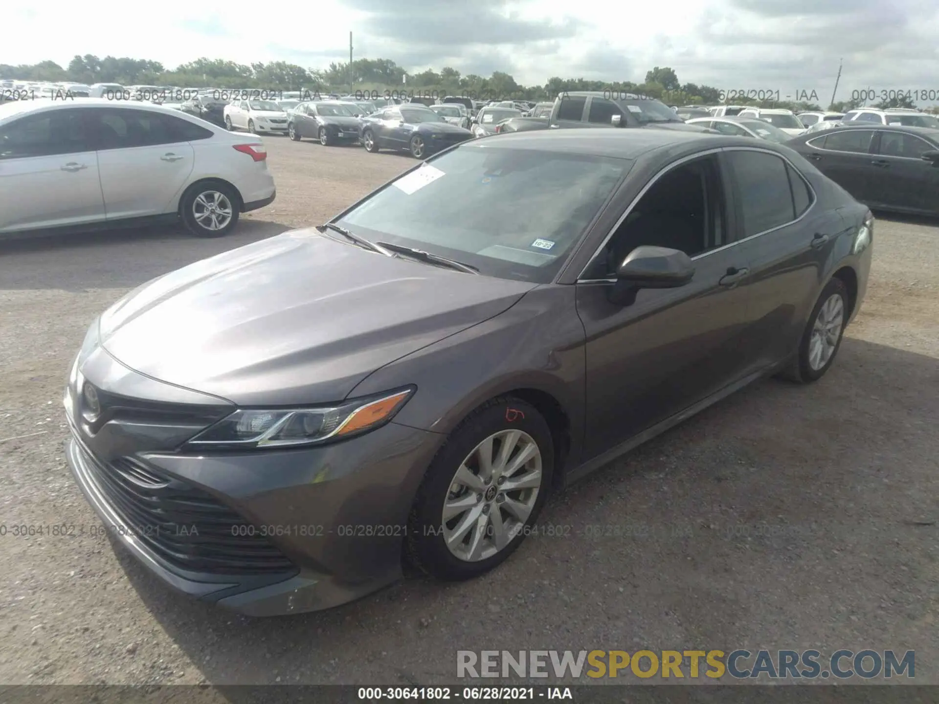 2 fotografías del automóvil dañado 4T1C11AK3LU400126 TOYOTA CAMRY 2020