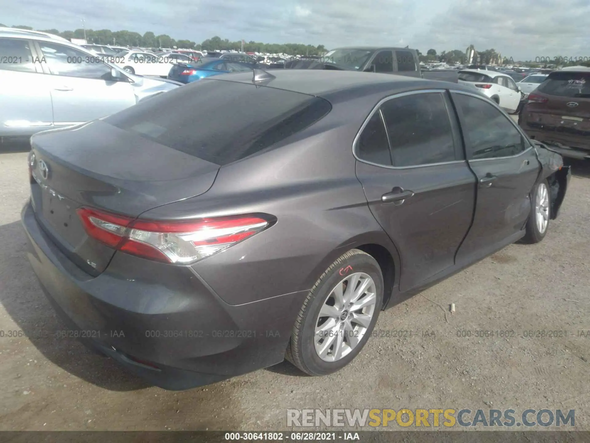 4 fotografías del automóvil dañado 4T1C11AK3LU400126 TOYOTA CAMRY 2020