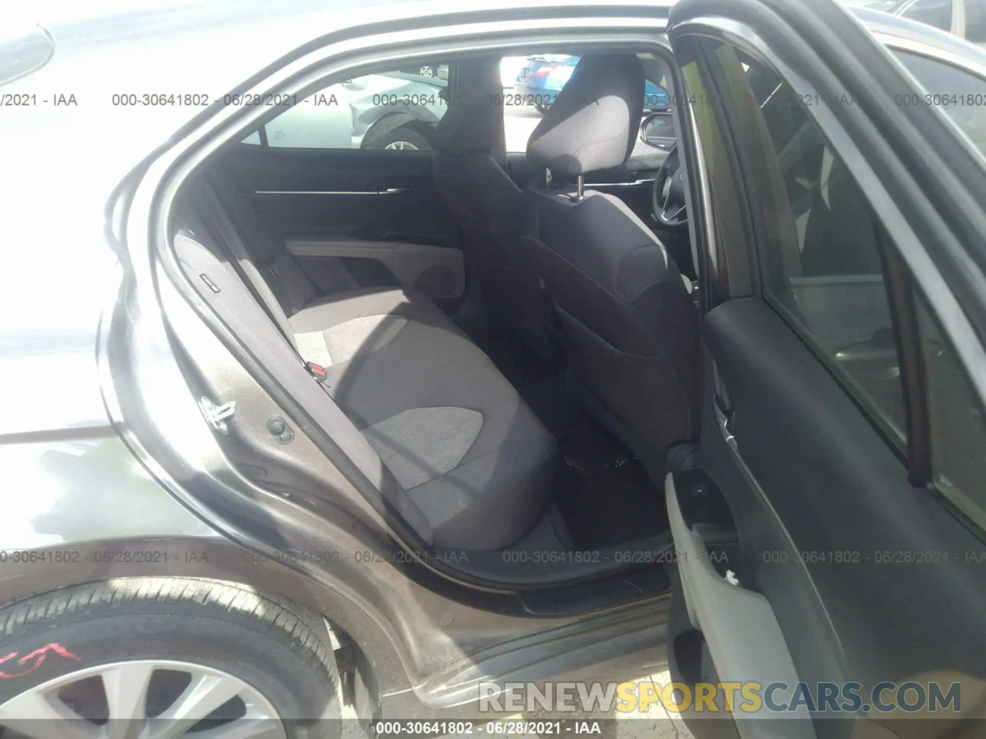 8 fotografías del automóvil dañado 4T1C11AK3LU400126 TOYOTA CAMRY 2020