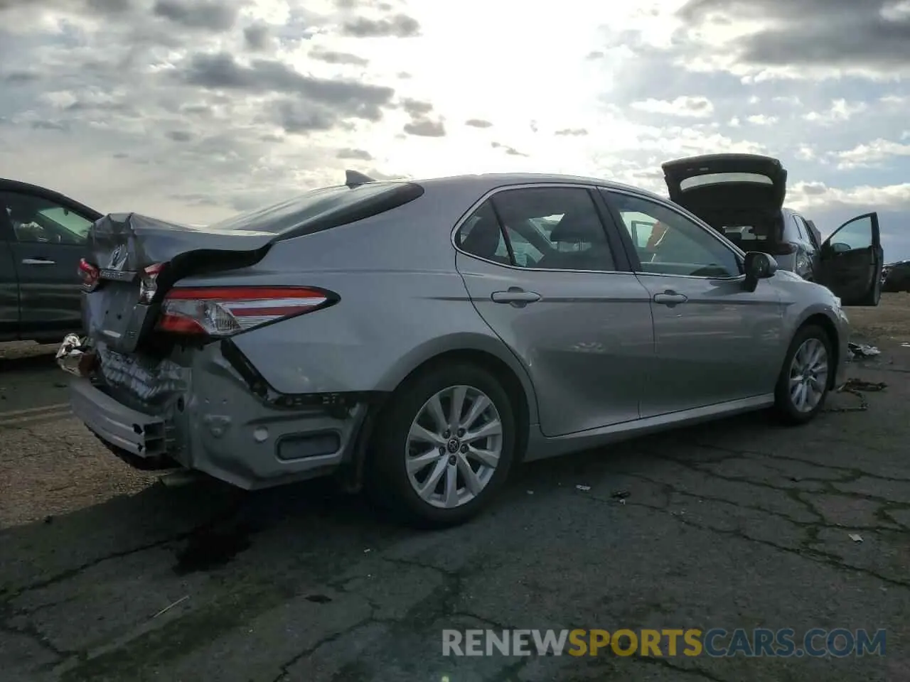 3 fotografías del automóvil dañado 4T1C11AK3LU502364 TOYOTA CAMRY 2020