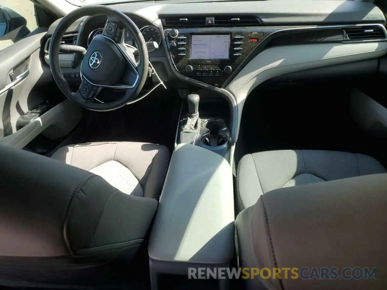 8 fotografías del automóvil dañado 4T1C11AK3LU888588 TOYOTA CAMRY 2020