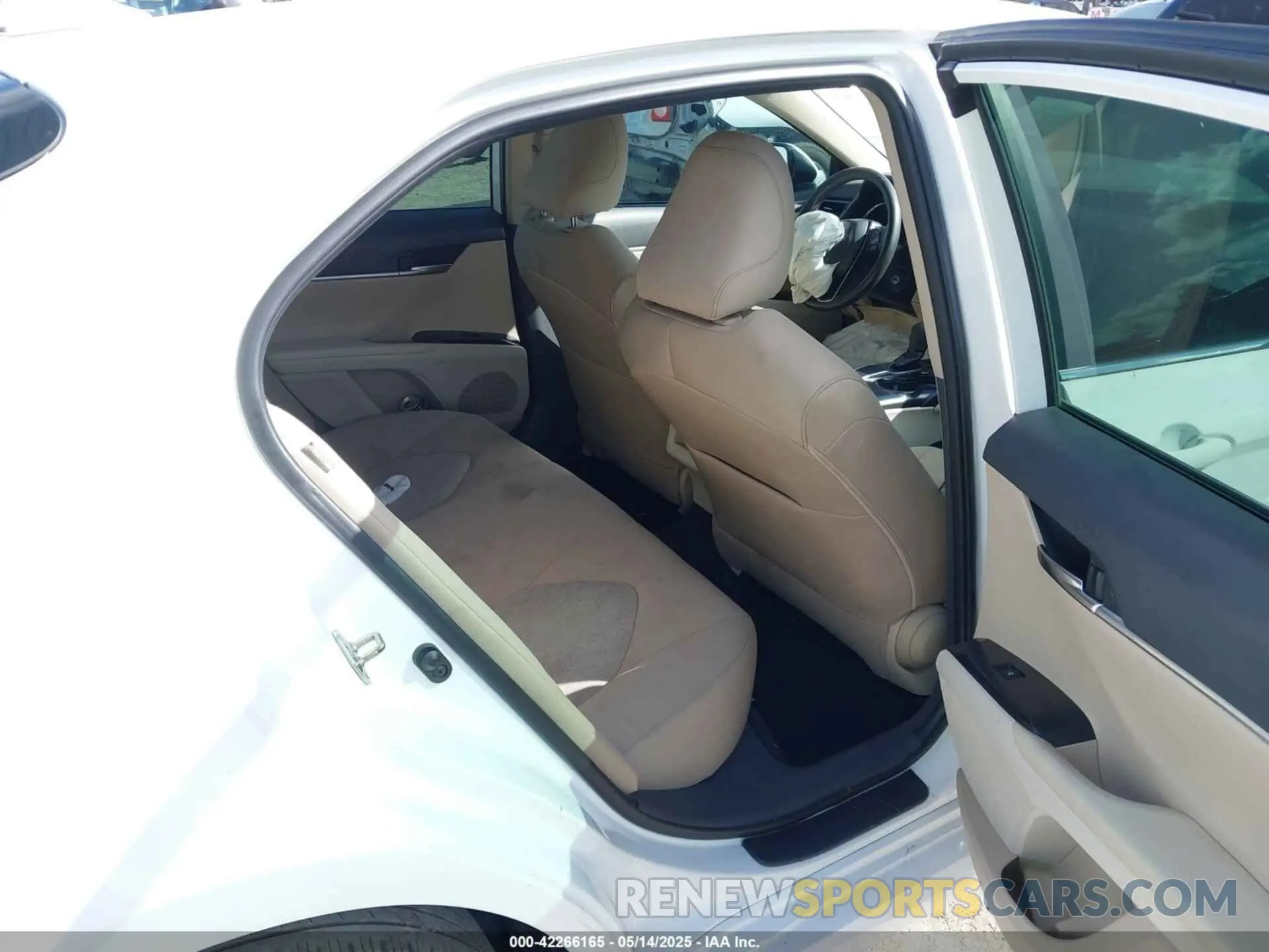 8 fotografías del automóvil dañado 4T1C11AK3LU912842 TOYOTA CAMRY 2020
