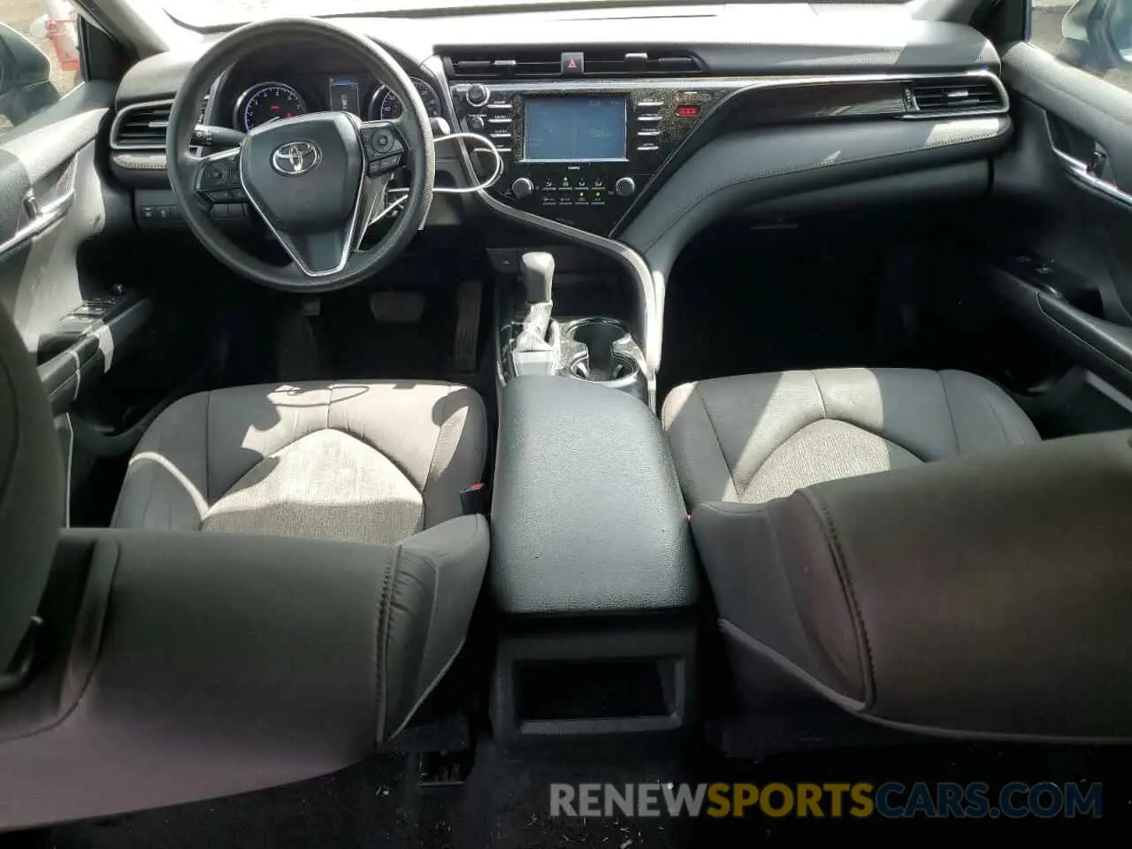 8 fotografías del automóvil dañado 4T1C11AK3LU929804 TOYOTA CAMRY 2020