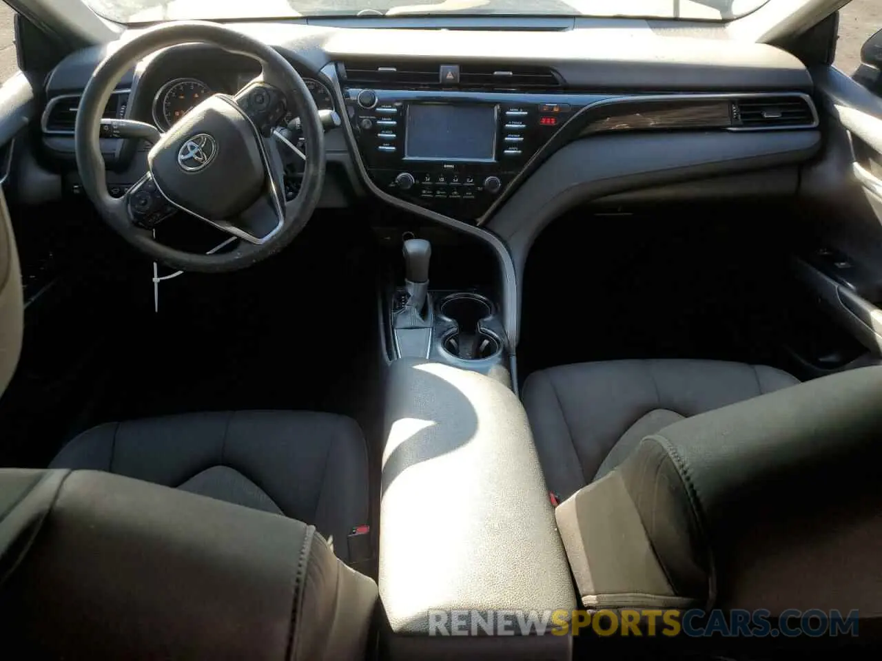 8 fotografías del automóvil dañado 4T1C11AK3LU932721 TOYOTA CAMRY 2020