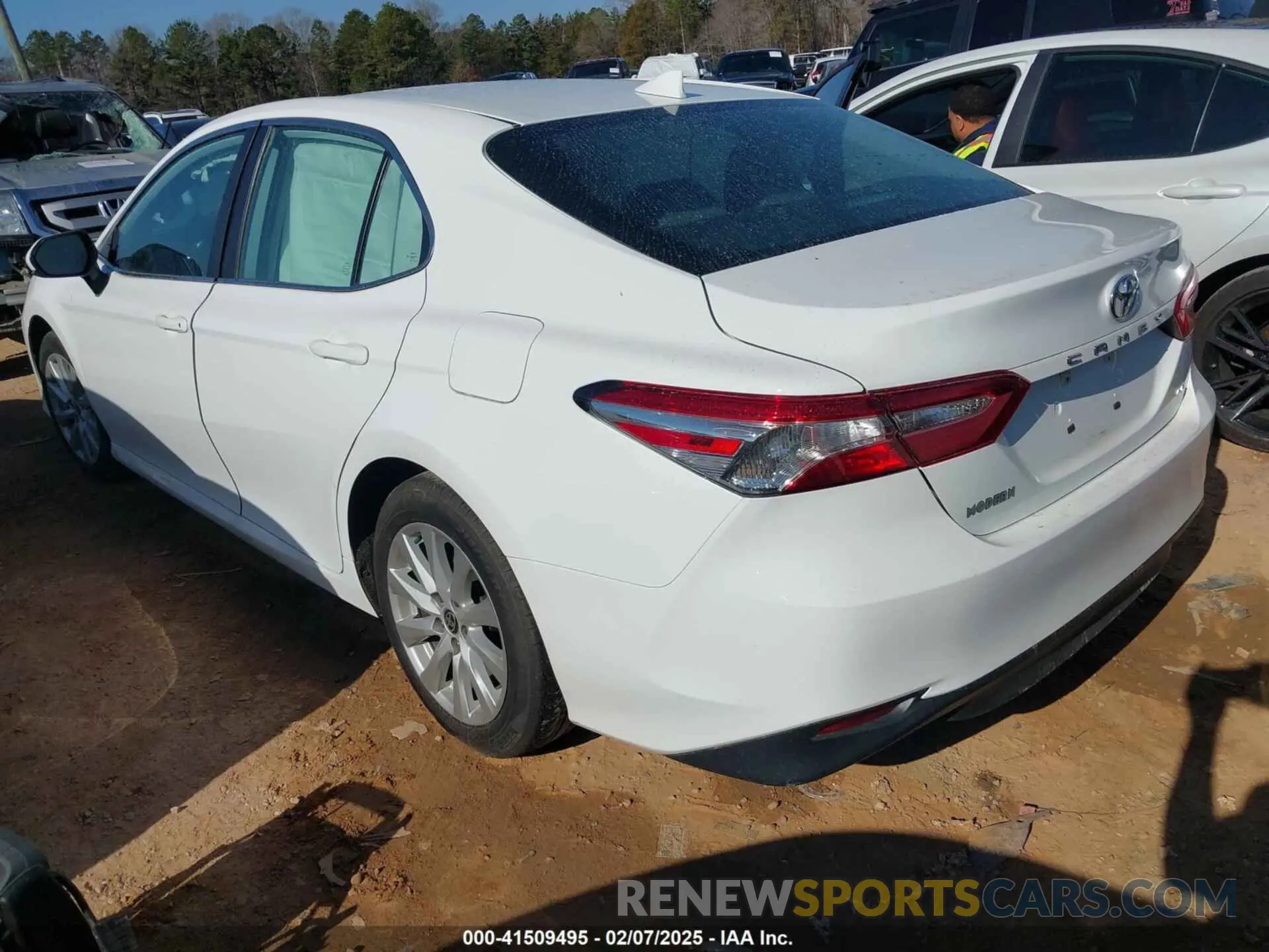 3 fotografías del automóvil dañado 4T1C11AK3LU989632 TOYOTA CAMRY 2020
