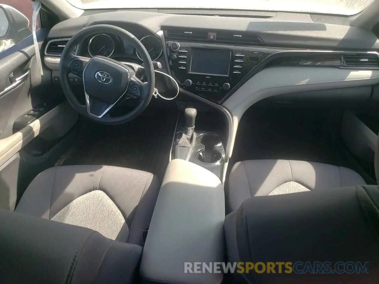 8 fotografías del automóvil dañado 4T1C11AK3LU994443 TOYOTA CAMRY 2020