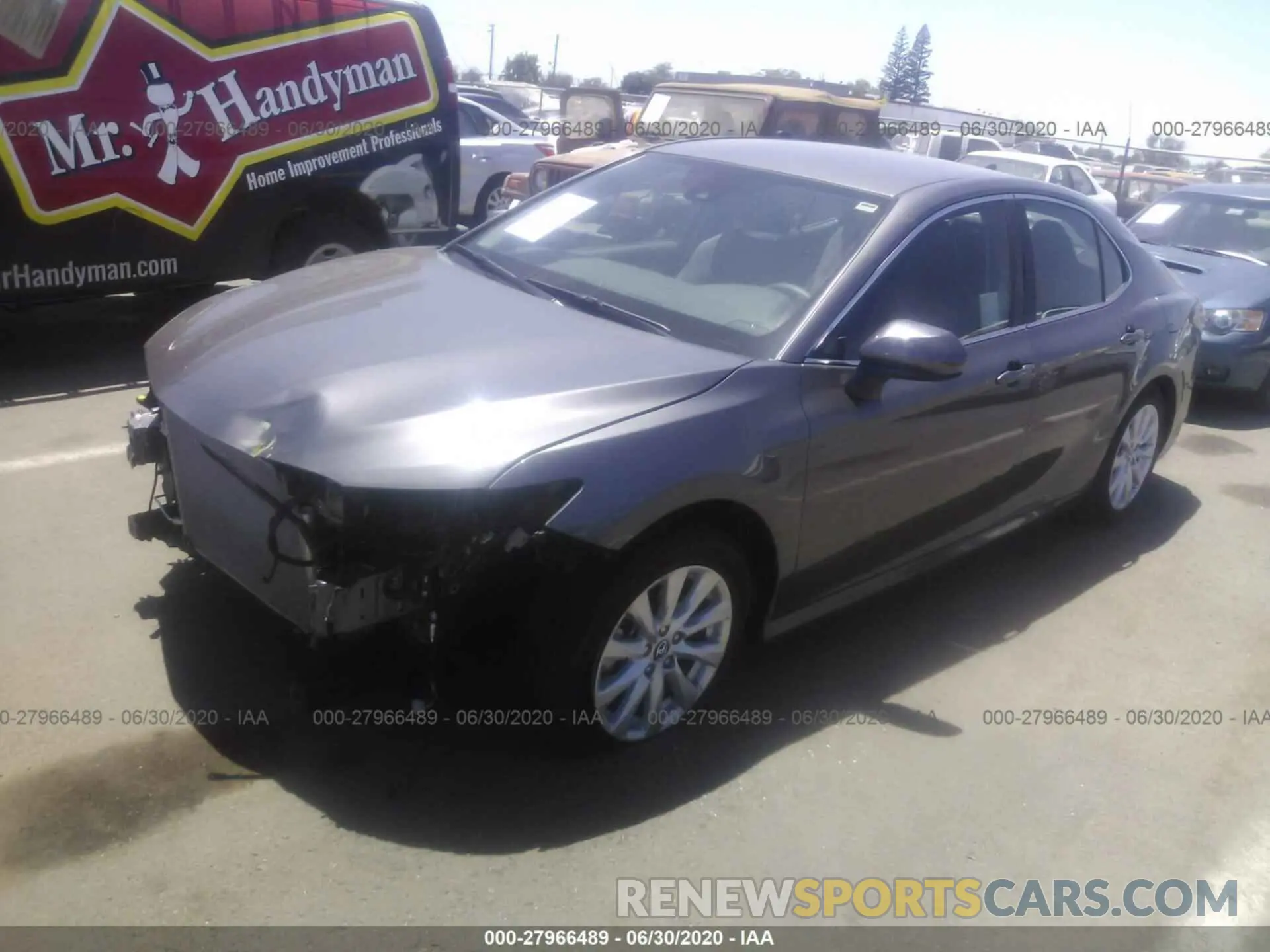 2 fotografías del automóvil dañado 4T1C11AK4LU309110 TOYOTA CAMRY 2020